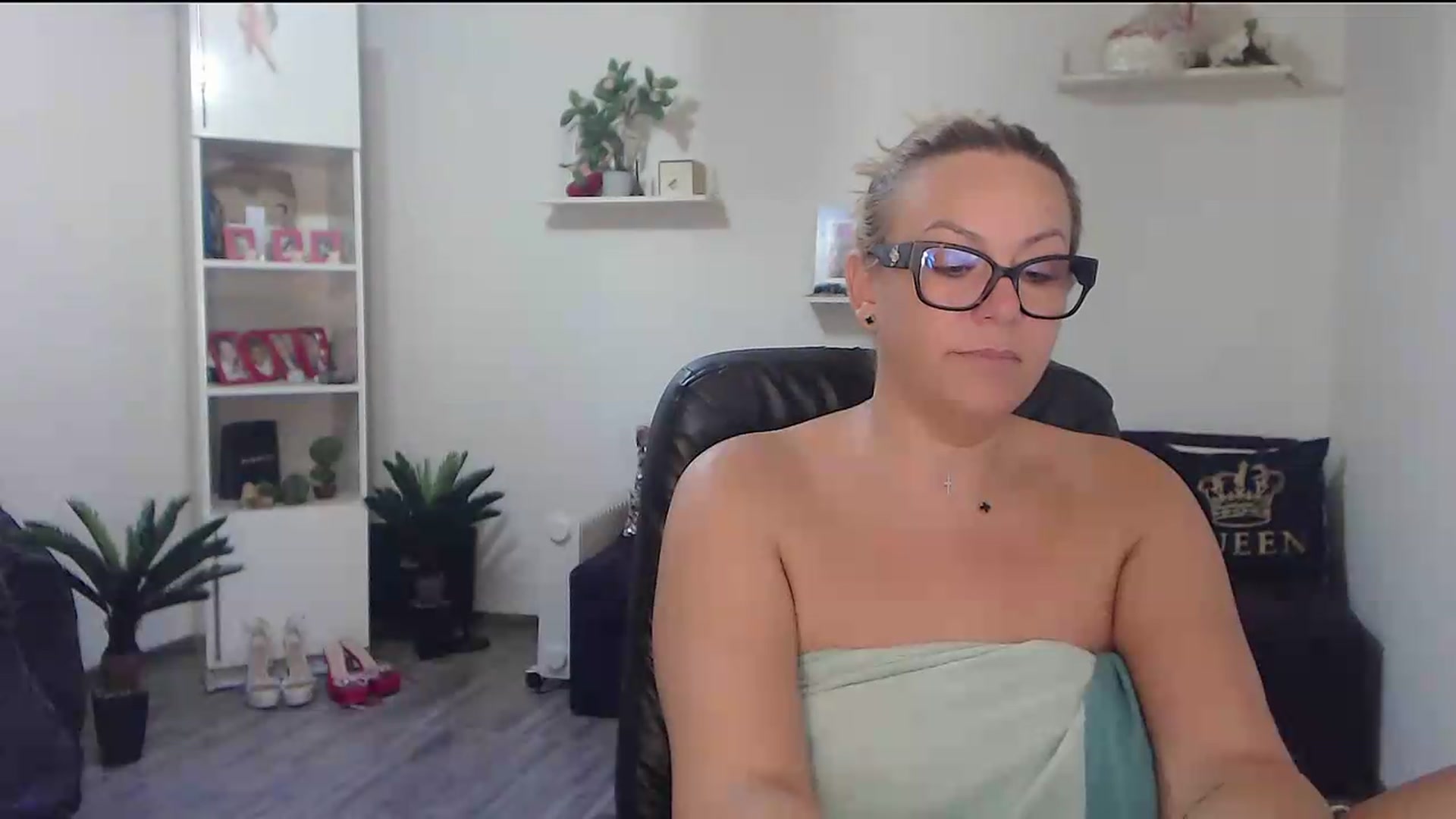 Gallery image thumbnail from A_baby_Boo's myfreecams stream on, 08/22/2026, 12:04 image 3 of 20