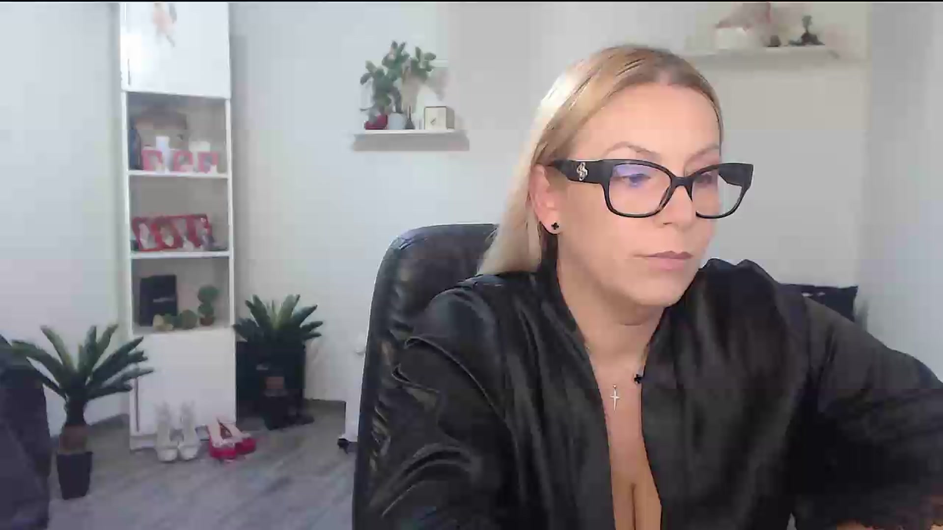Gallery image thumbnail from A_baby_Boo's myfreecams stream on, 08/23/2026, 15:14 image 13 of 20