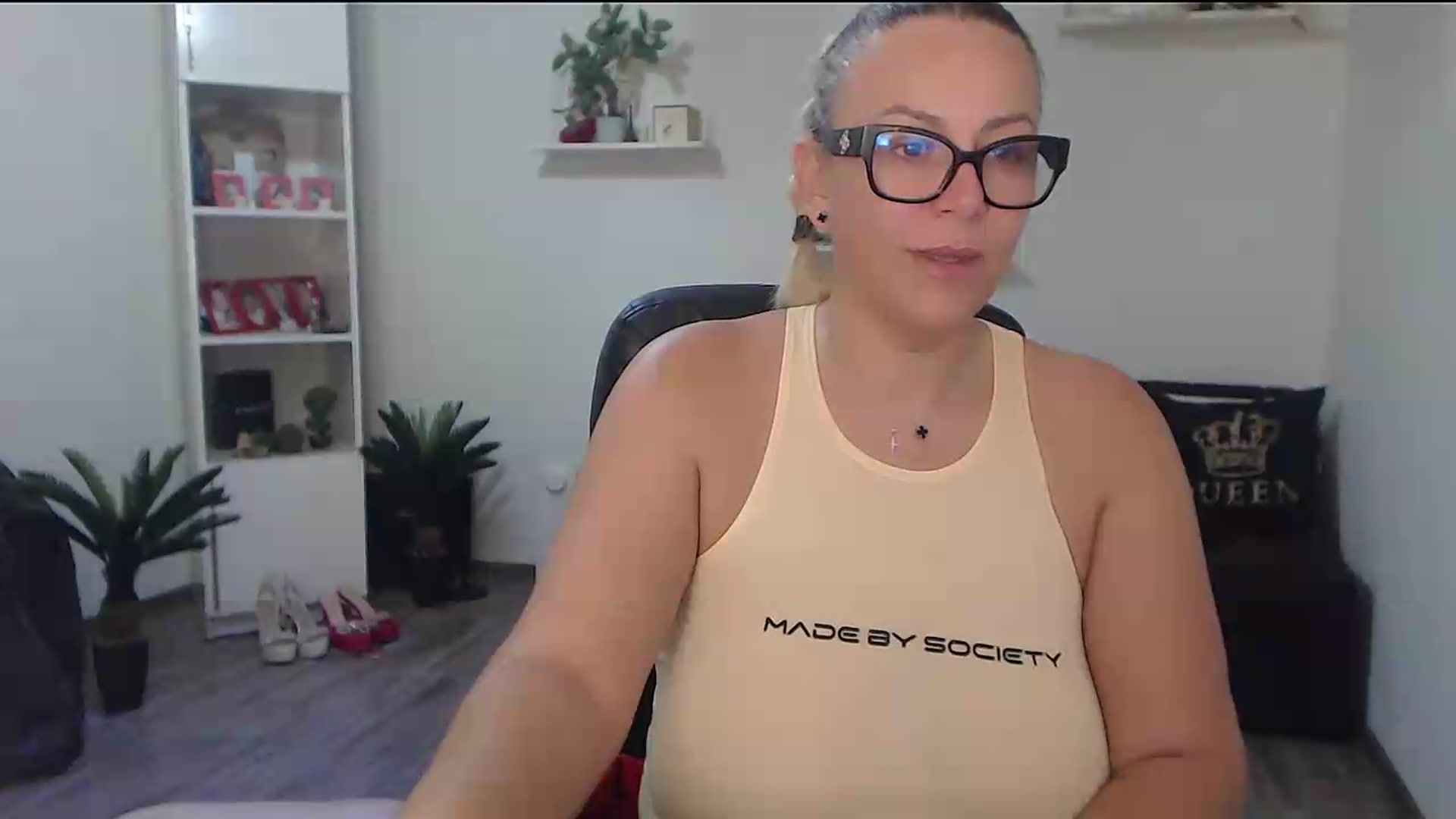 Gallery image thumbnail from A_baby_Boo's myfreecams stream on, 08/24/2026, 12:20 image 18 of 20