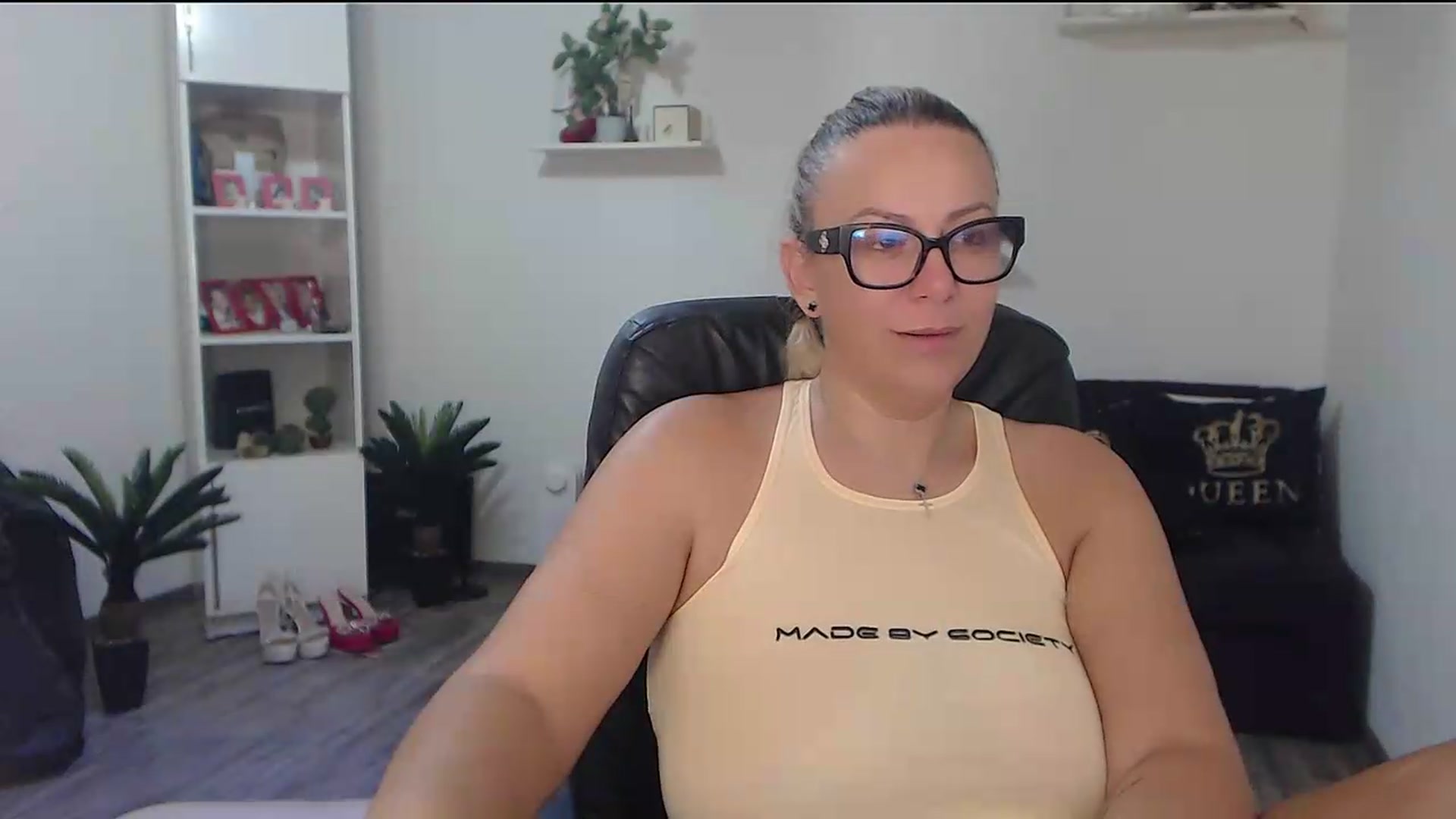 Gallery image thumbnail from A_baby_Boo's myfreecams stream on, 08/24/2026, 12:20 image 3 of 20