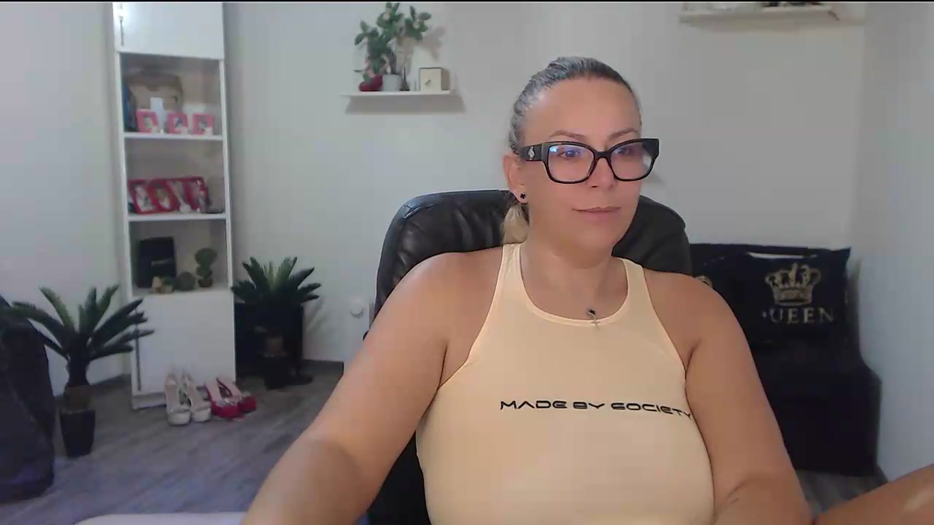 Gallery image thumbnail from A_baby_Boo's myfreecams stream on, 08/24/2026, 12:20 image 6 of 20