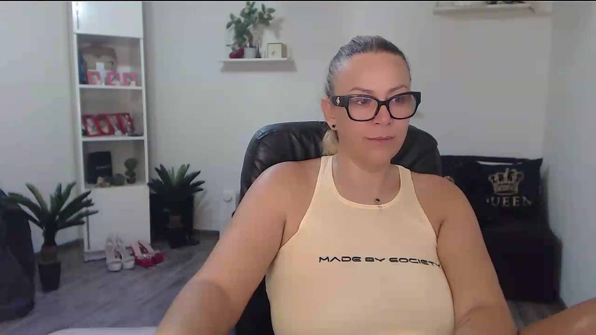 Gallery image thumbnail from A_baby_Boo's myfreecams stream on, 08/24/2026, 12:20 image 5 of 20