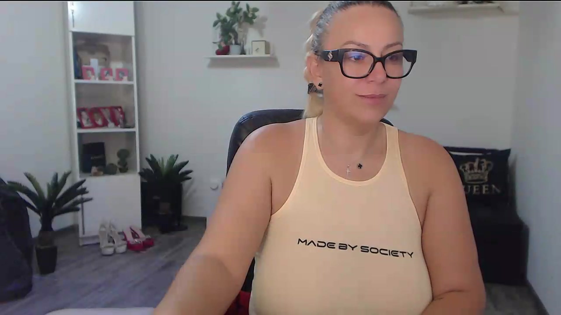 Gallery image thumbnail from A_baby_Boo's myfreecams stream on, 08/24/2026, 12:20 image 17 of 20
