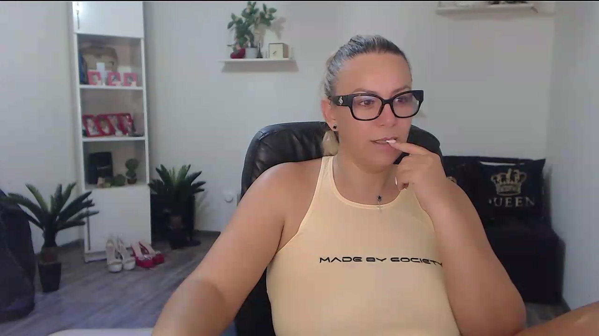 Gallery image thumbnail from A_baby_Boo's myfreecams stream on, 08/24/2026, 12:20 image 2 of 20