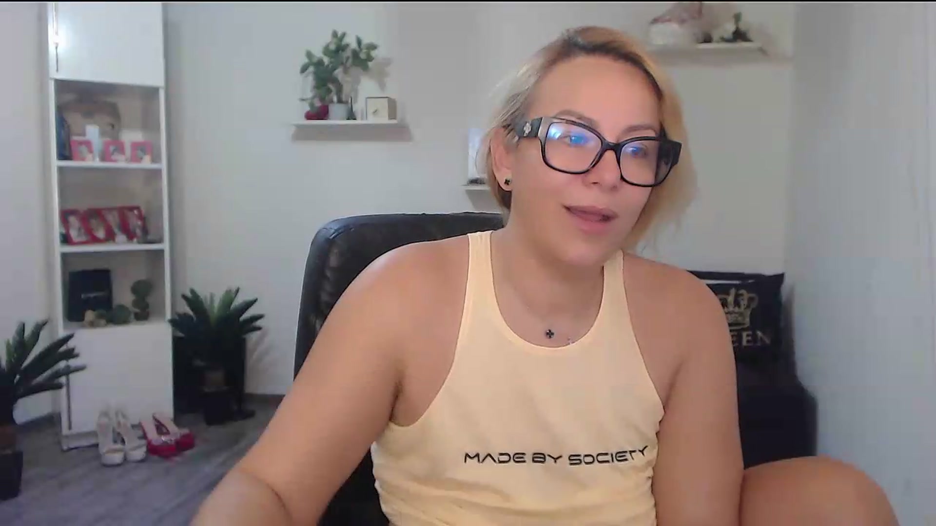 Gallery image thumbnail from A_baby_Boo's myfreecams stream on, 08/26/2026, 06:22 image 11 of 20