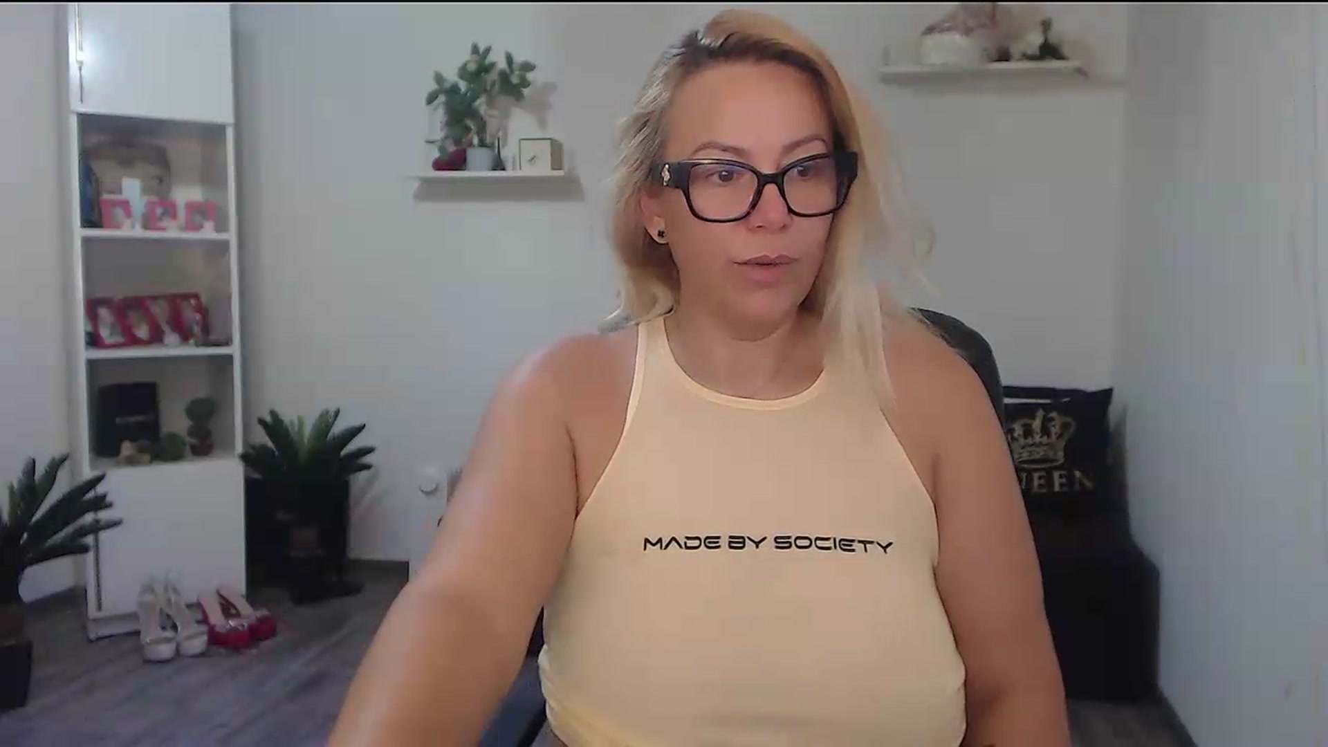 Gallery image thumbnail from A_baby_Boo's myfreecams stream on, 08/26/2026, 06:22 image 6 of 20