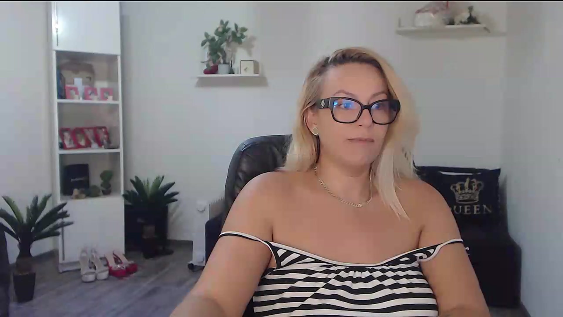 Gallery image thumbnail from A_baby_Boo's myfreecams stream on, 08/29/2026, 06:38 image 6 of 20
