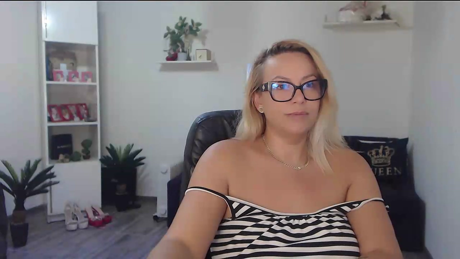 Gallery image thumbnail from A_baby_Boo's myfreecams stream on, 08/29/2026, 06:38 image 19 of 20