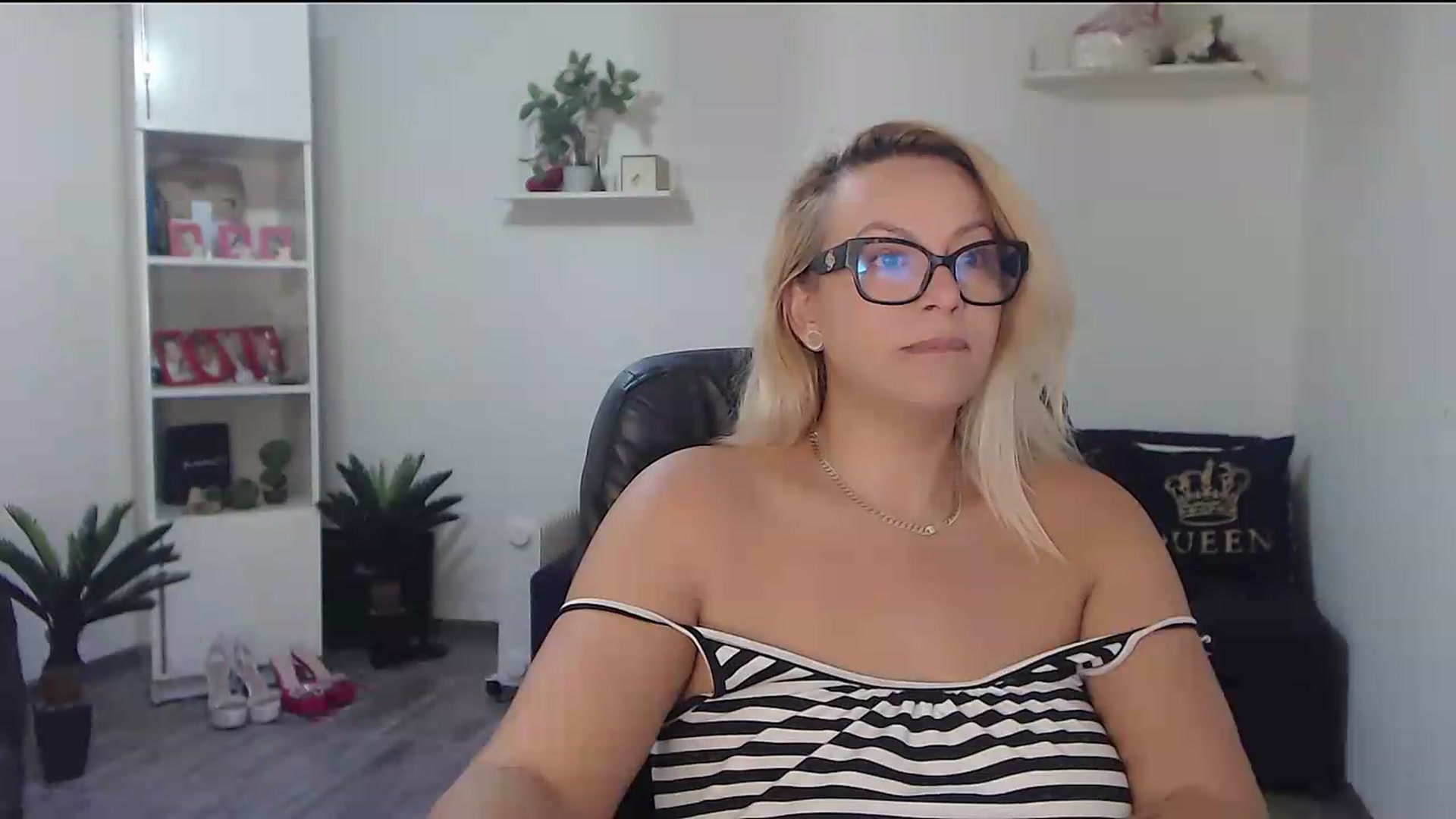 Gallery image thumbnail from A_baby_Boo's myfreecams stream on, 08/29/2026, 06:38 image 7 of 20