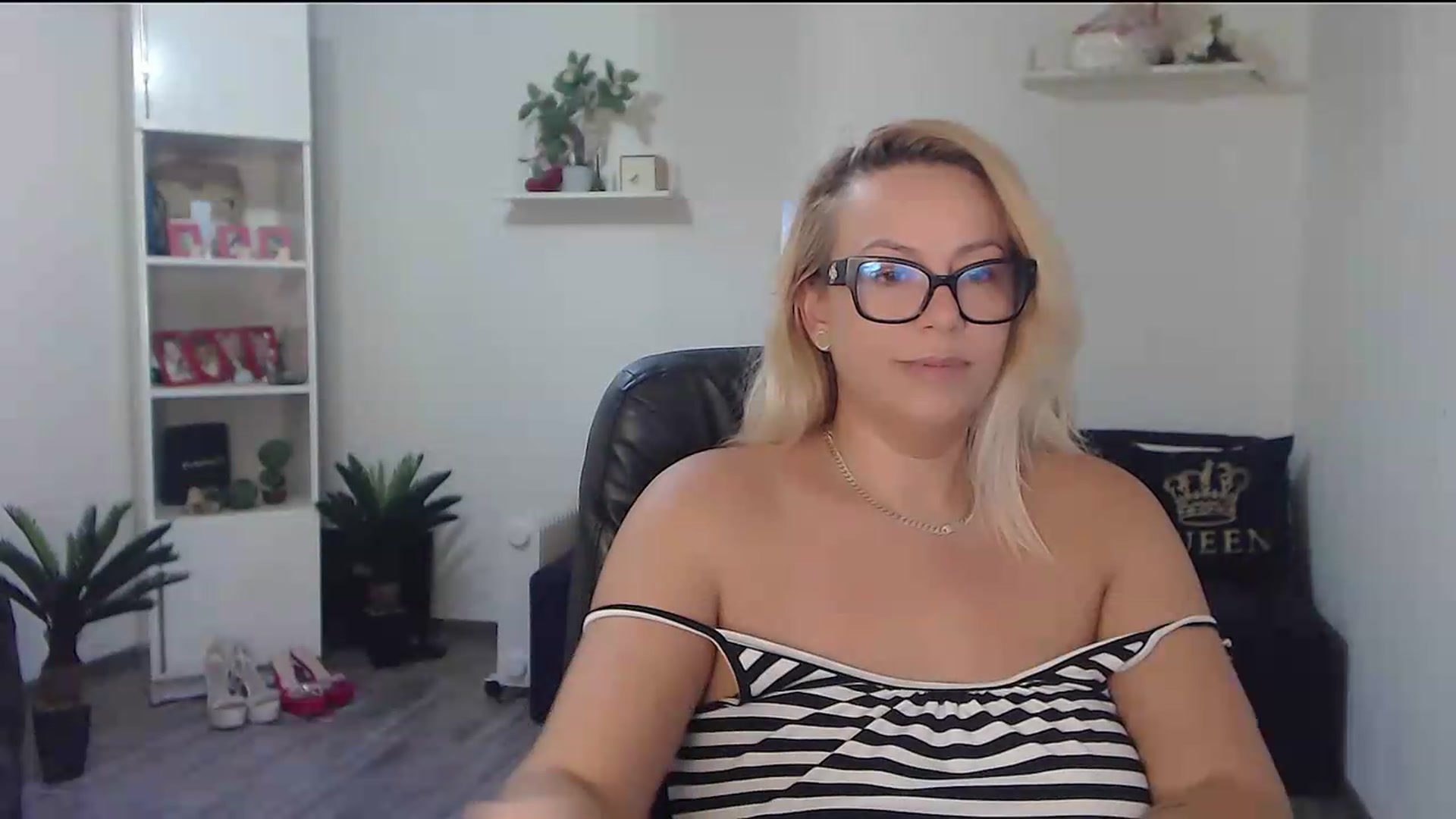 Gallery image thumbnail from A_baby_Boo's myfreecams stream on, 08/29/2026, 06:38 image 13 of 20