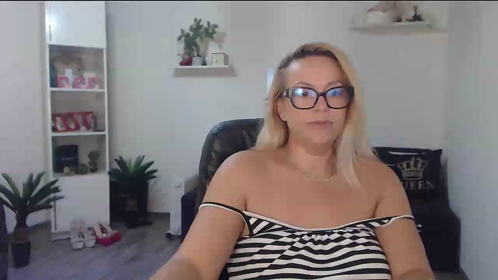 Gallery image thumbnail from A_baby_Boo's myfreecams stream on, 08/29/2026, 06:38 image 18 of 20