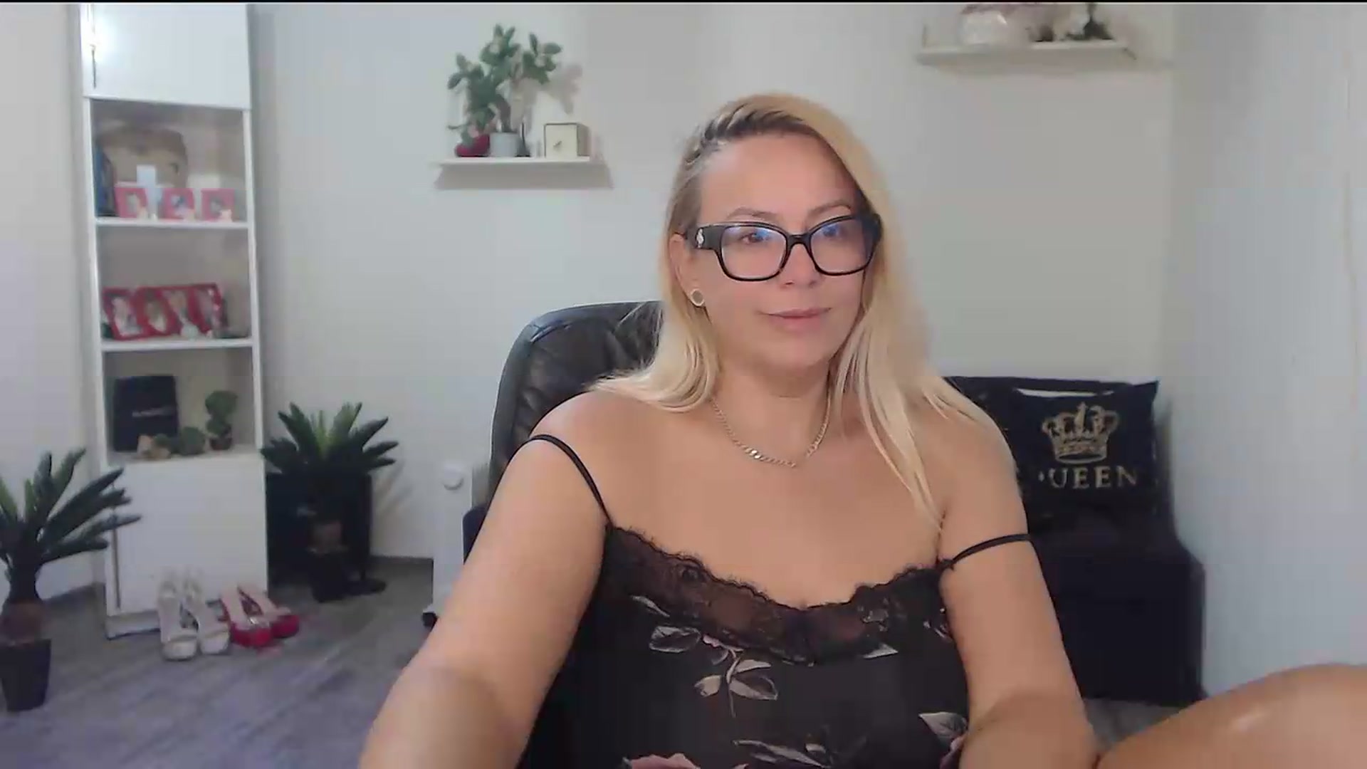 Gallery image thumbnail from A_baby_Boo's myfreecams stream on, 08/29/2026, 16:32 image 6 of 20