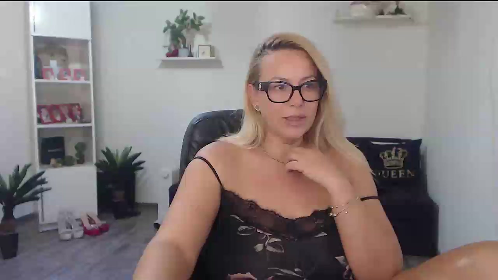 Gallery image thumbnail from A_baby_Boo's myfreecams stream on, 08/29/2026, 16:32 image 3 of 20