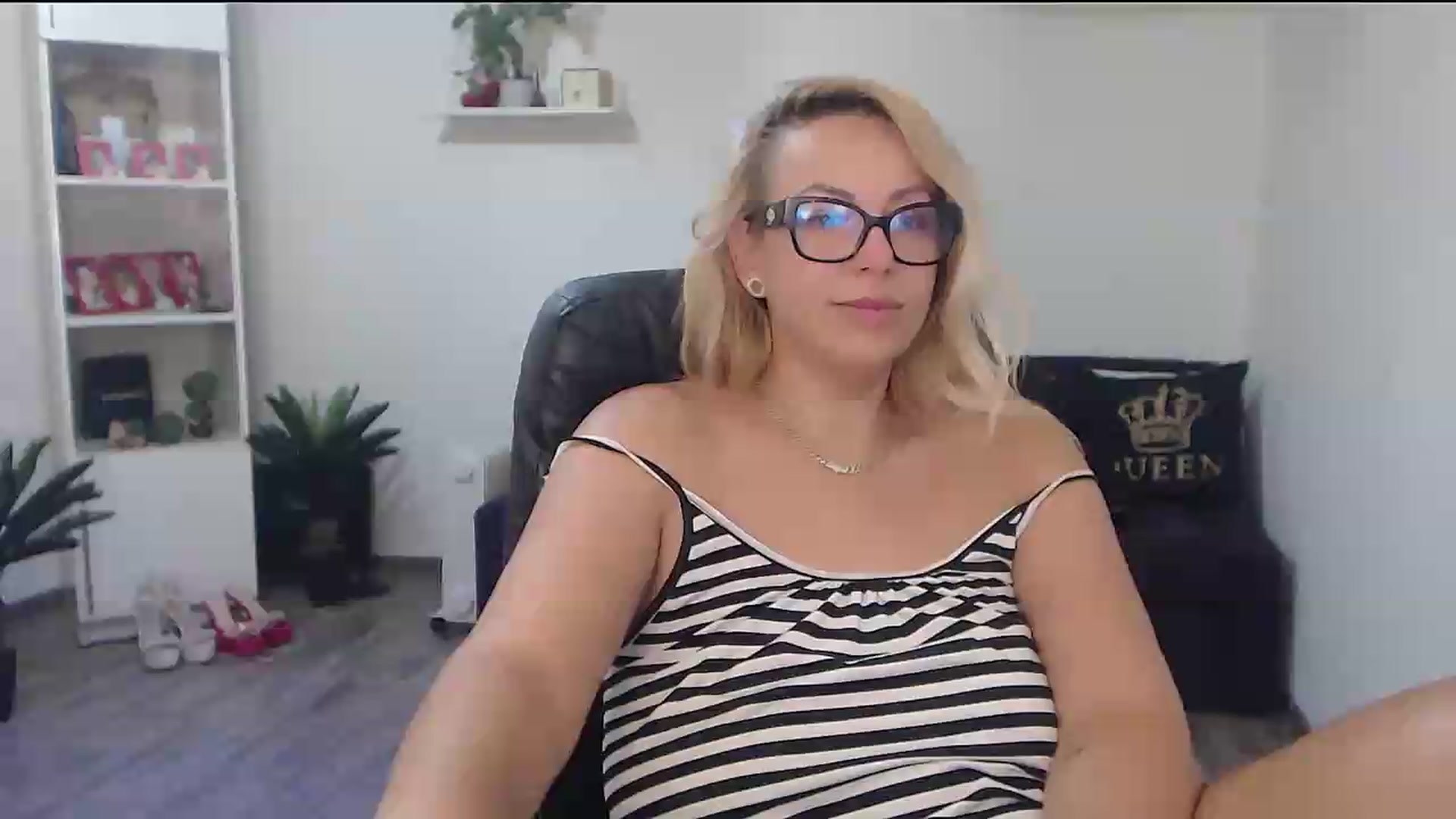 Gallery image thumbnail from A_baby_Boo's myfreecams stream on, 08/31/2026, 06:46 image 10 of 20