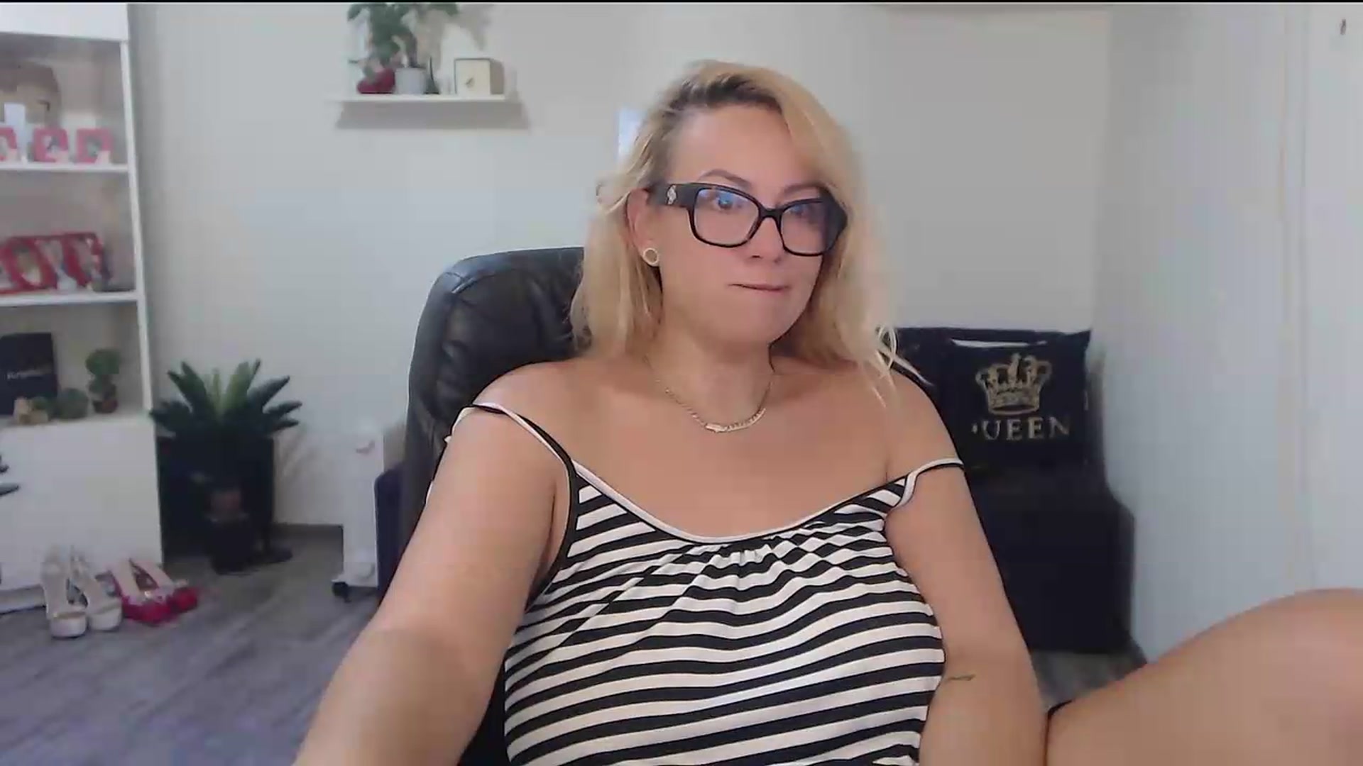 Gallery image thumbnail from A_baby_Boo's myfreecams stream on, 08/31/2026, 06:46 image 3 of 20