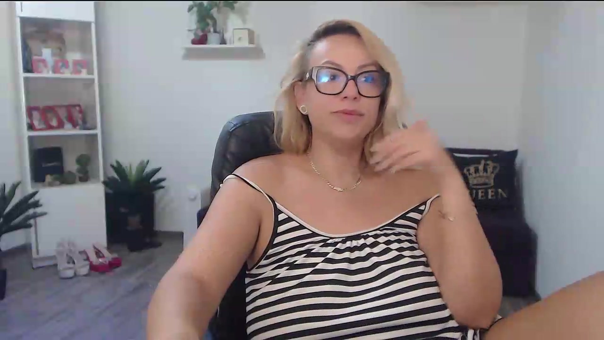 Gallery image thumbnail from A_baby_Boo's myfreecams stream on, 08/31/2026, 06:46 image 6 of 20