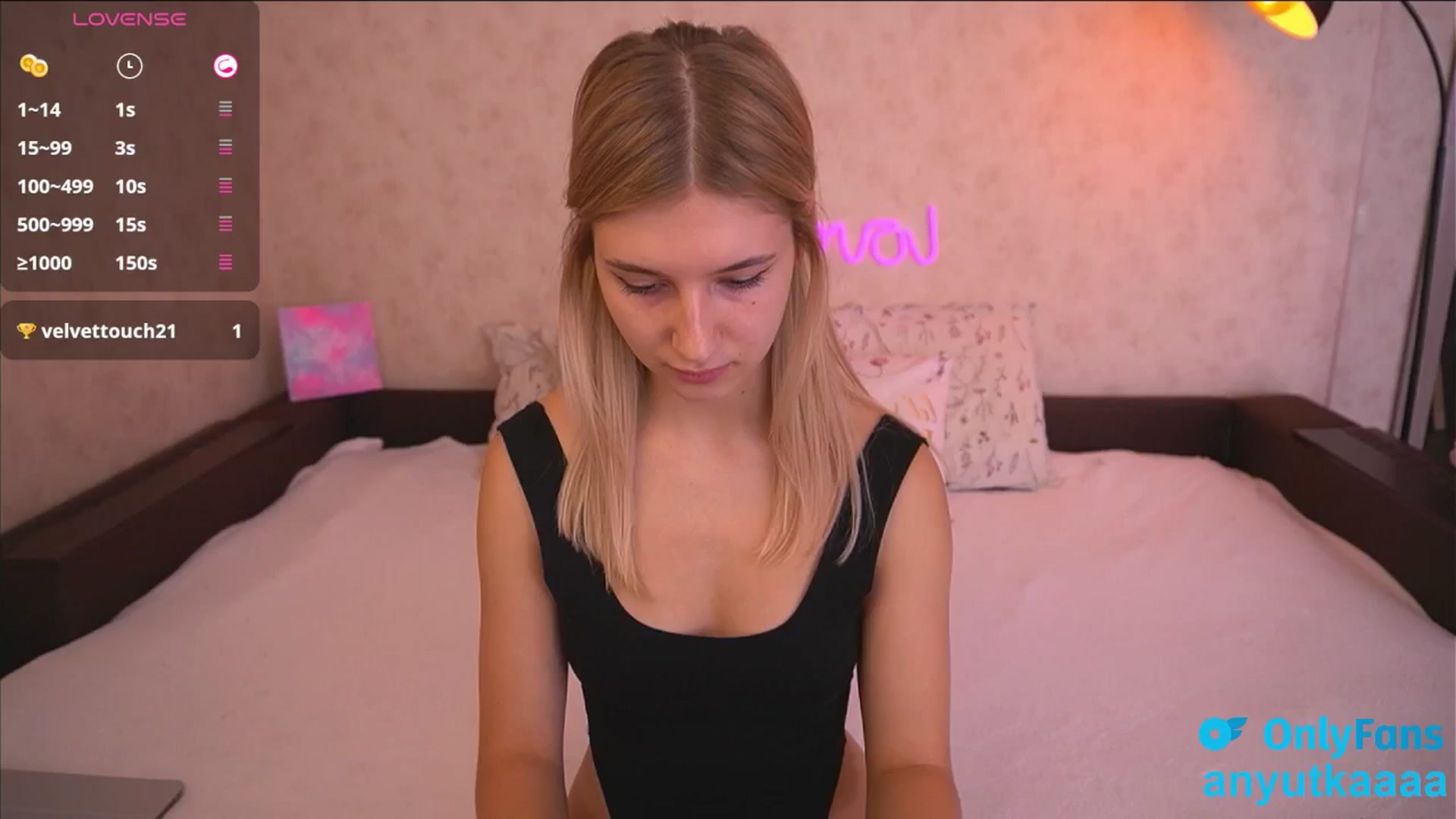Gallery image thumbnail from A_n_n_a_a's myfreecams stream on, 10/08/2024, 11:25 image 10 of 20