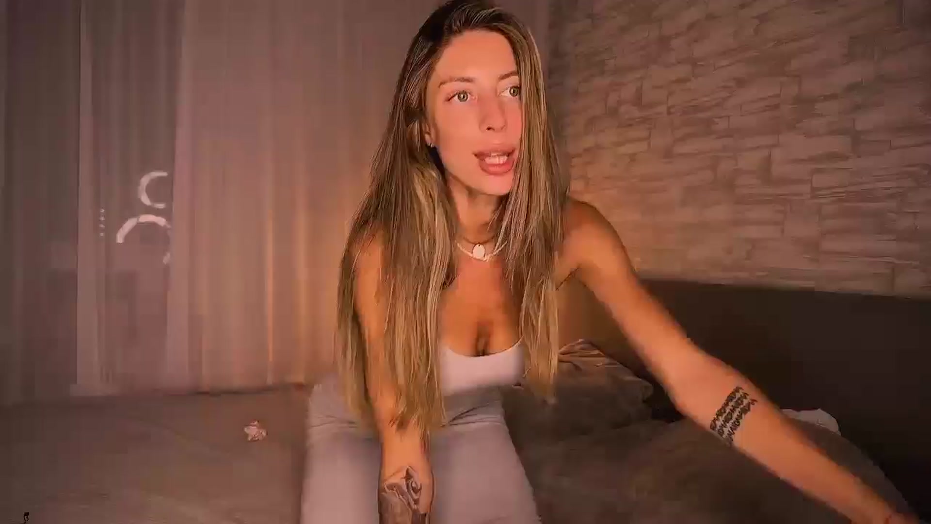 Gallery image thumbnail from A_r_t's myfreecams stream on, 08/12/2025, 20:14 image 1 of 20