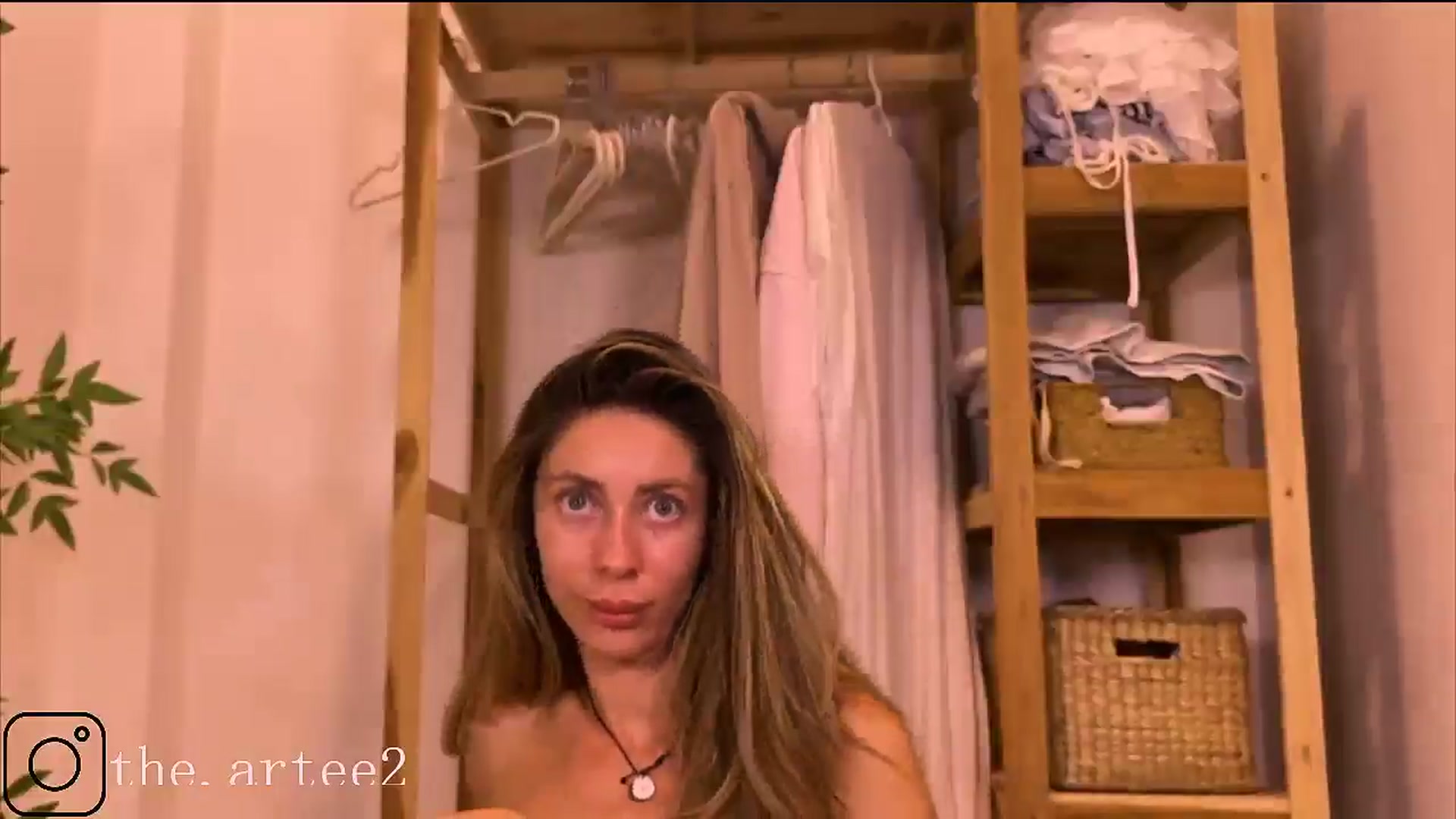 Gallery image thumbnail from A_r_t's myfreecams stream on, 11/24/2025, 19:39 image 14 of 20