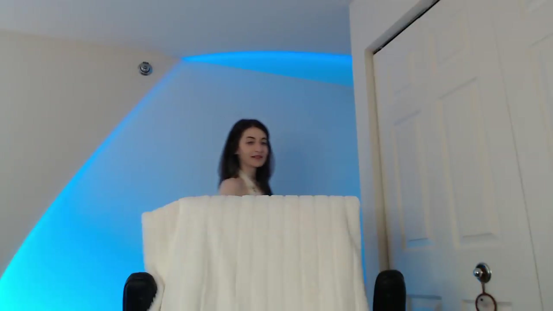 Gallery image thumbnail from A_year's myfreecams stream on, 06/10/2026, 05:33 image 2 of 20