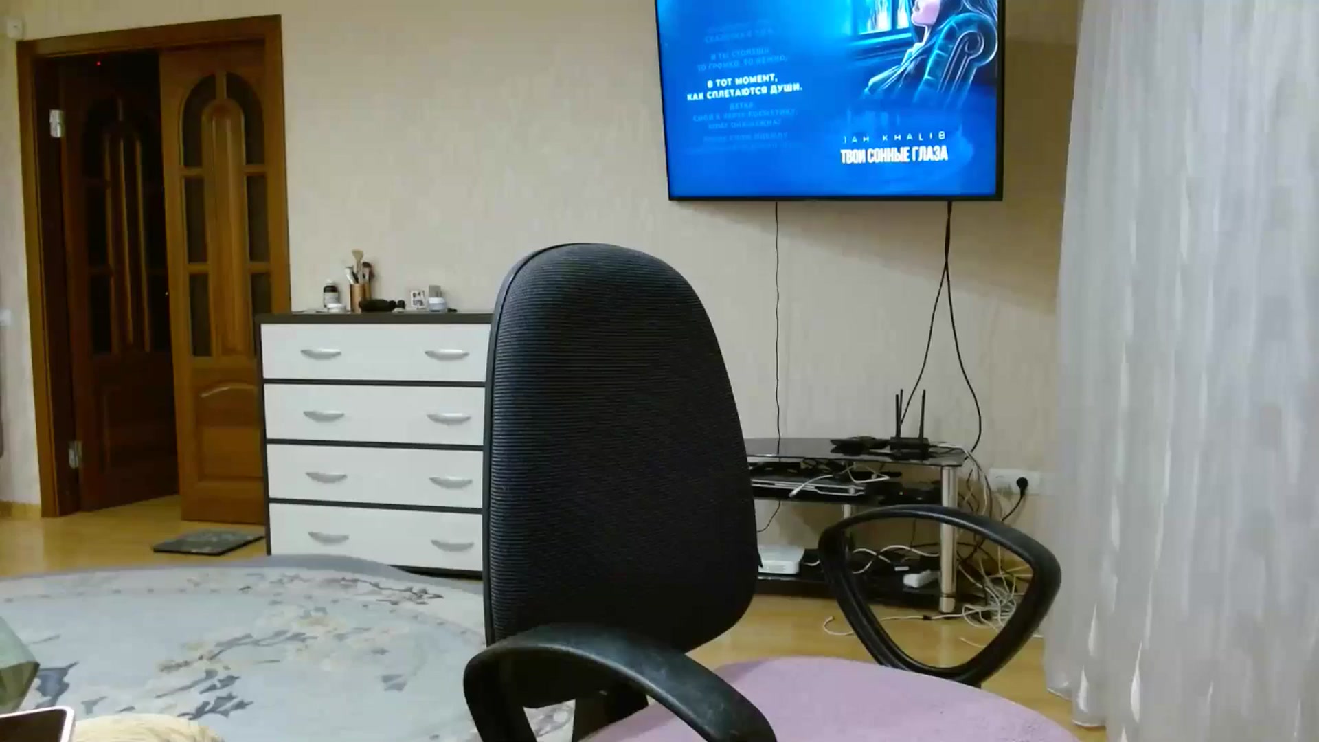 Gallery image thumbnail from Aaantonina's myfreecams stream on, 04/26/2025, 20:03 image 1 of 20