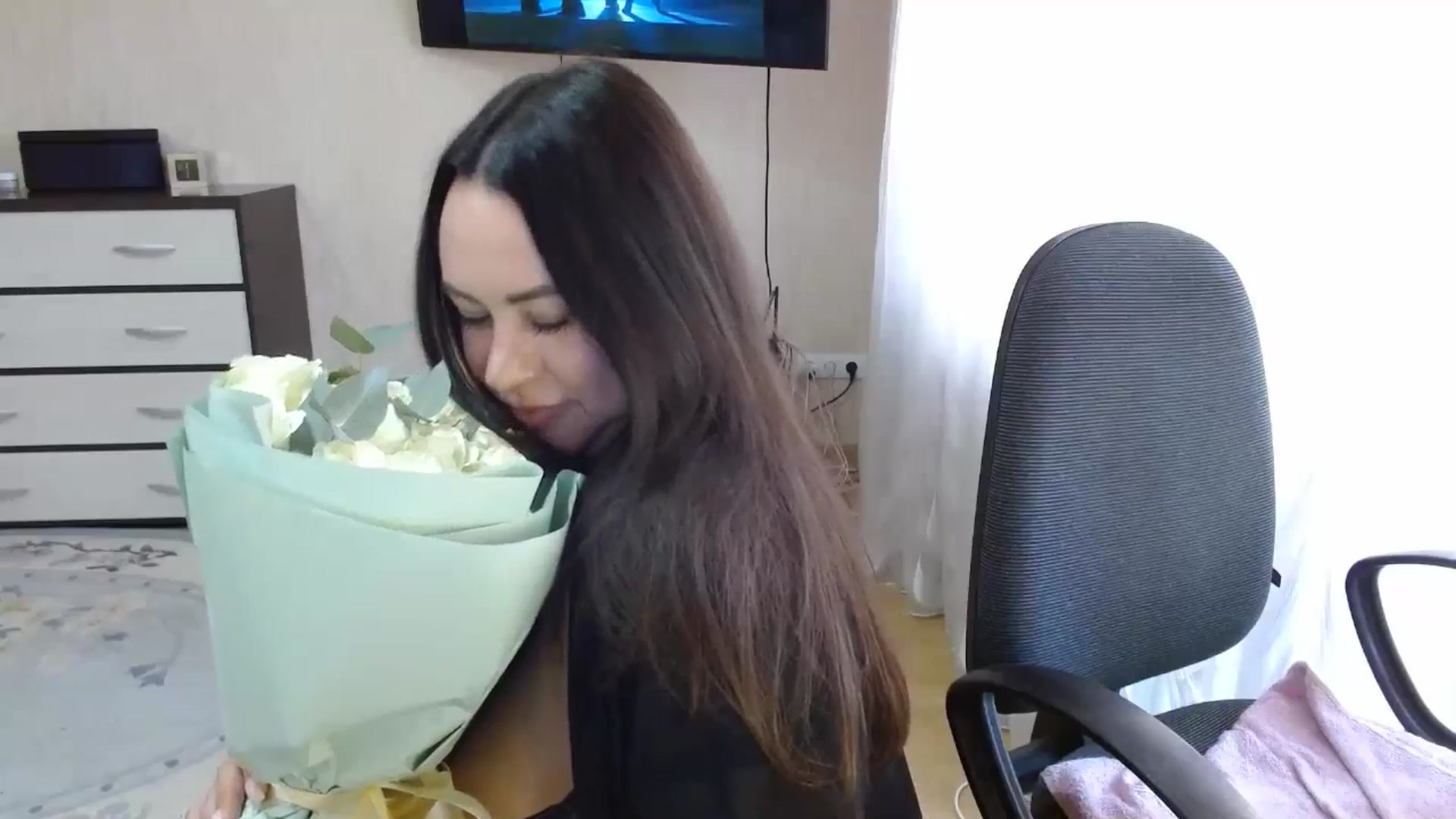 Gallery image thumbnail from Aaantonina's myfreecams stream on, 05/07/2025, 10:08 image 18 of 20