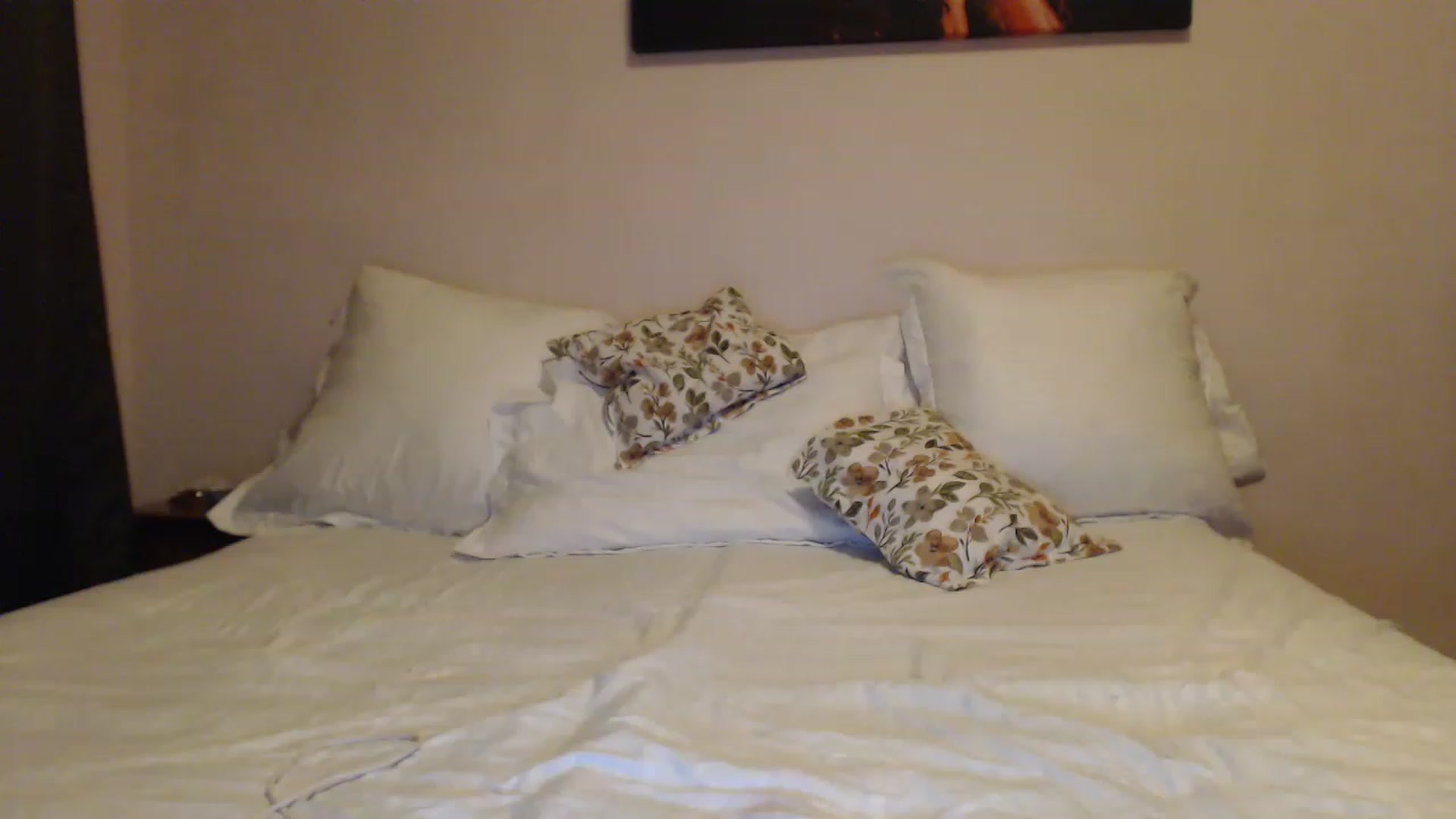 Gallery image thumbnail from Aahh_Emilia's myfreecams stream on, 12/10/2022, 15:18 image 16 of 20