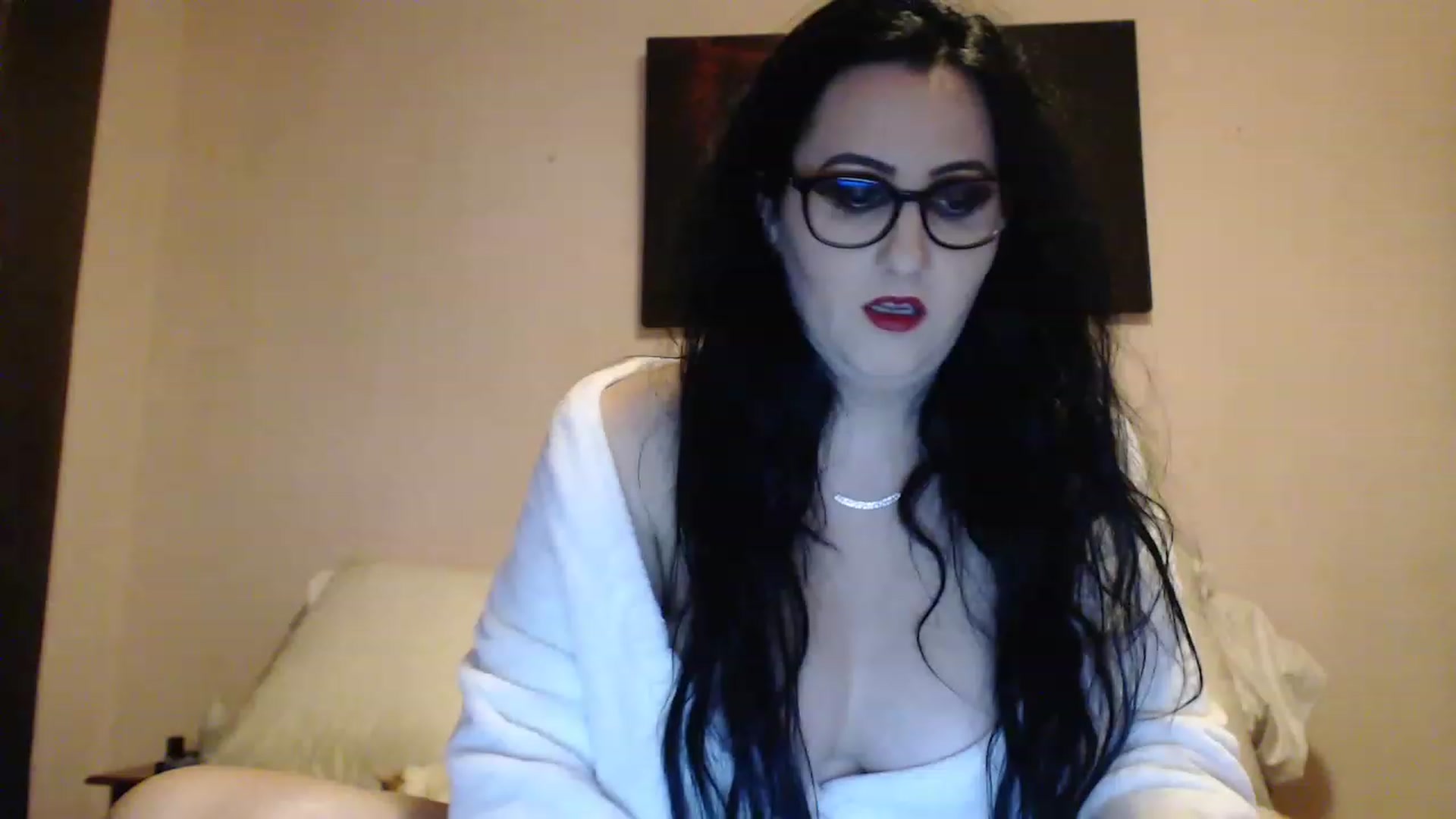 Gallery image thumbnail from Aahh_Emilia's myfreecams stream on, 12/15/2022, 15:21 image 16 of 20