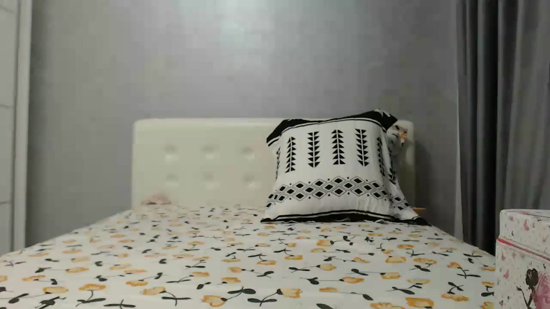 Gallery image thumbnail from Aahh_Emilia's myfreecams stream on, 06/10/2024, 18:33 image 10 of 20