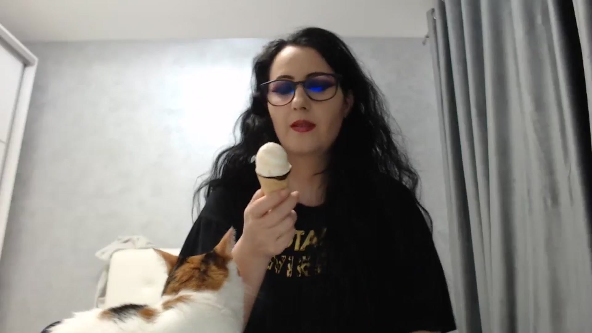 Gallery image thumbnail from Aahh_Emilia's myfreecams stream on, 06/16/2024, 18:11 image 2 of 20