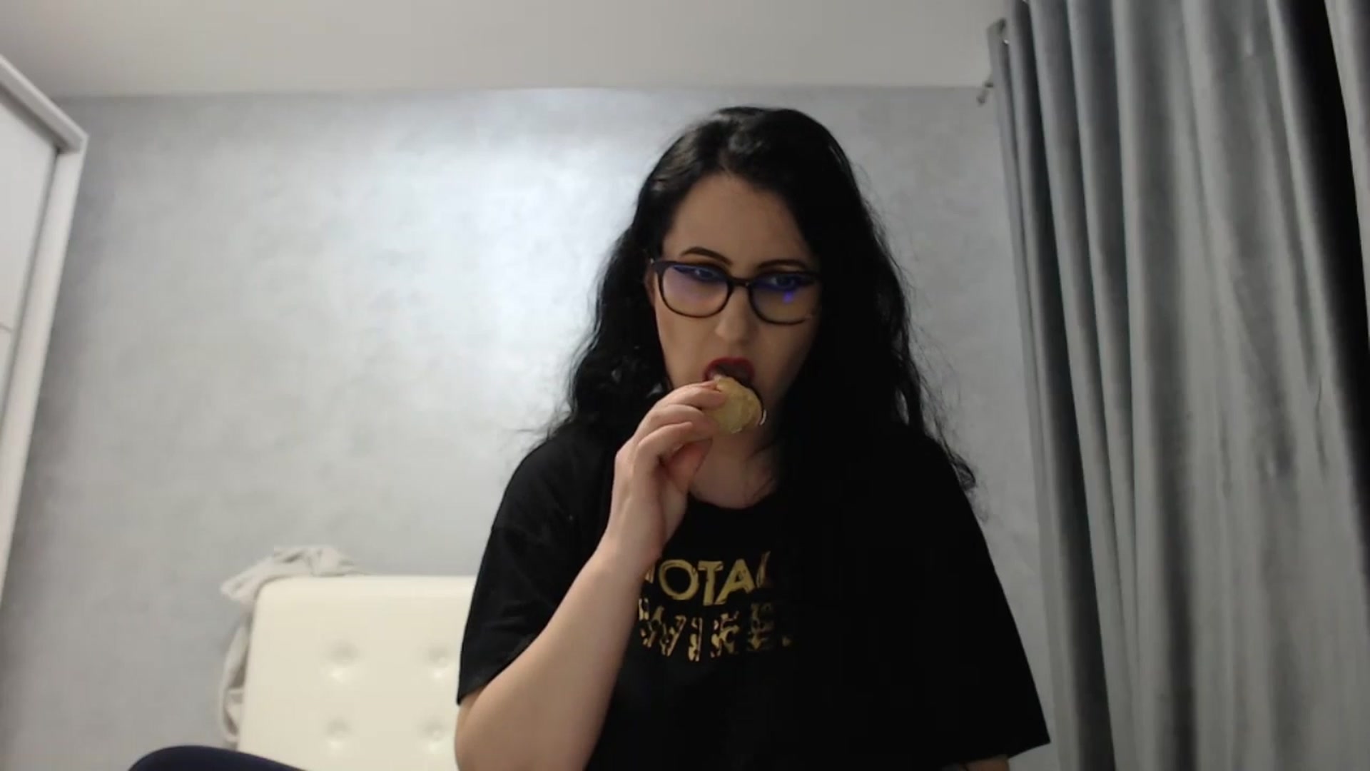 Gallery image thumbnail from Aahh_Emilia's myfreecams stream on, 06/16/2024, 18:11 image 3 of 20