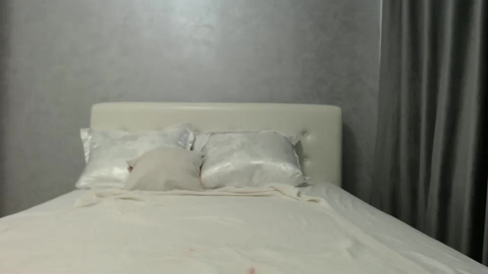 Gallery image thumbnail from Aahh_Emilia's myfreecams stream on, 07/30/2024, 17:00 image 14 of 20
