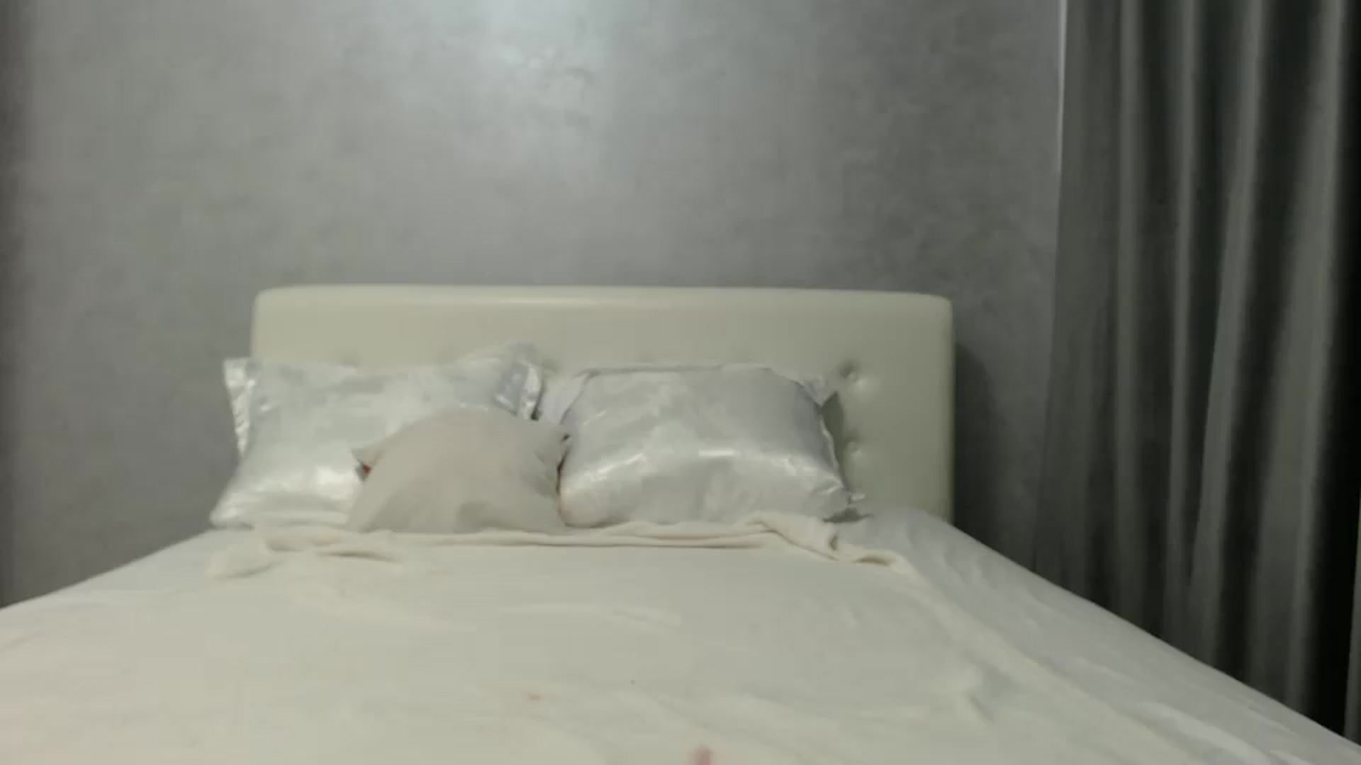 Gallery image thumbnail from Aahh_Emilia's myfreecams stream on, 07/30/2024, 17:00 image 15 of 20