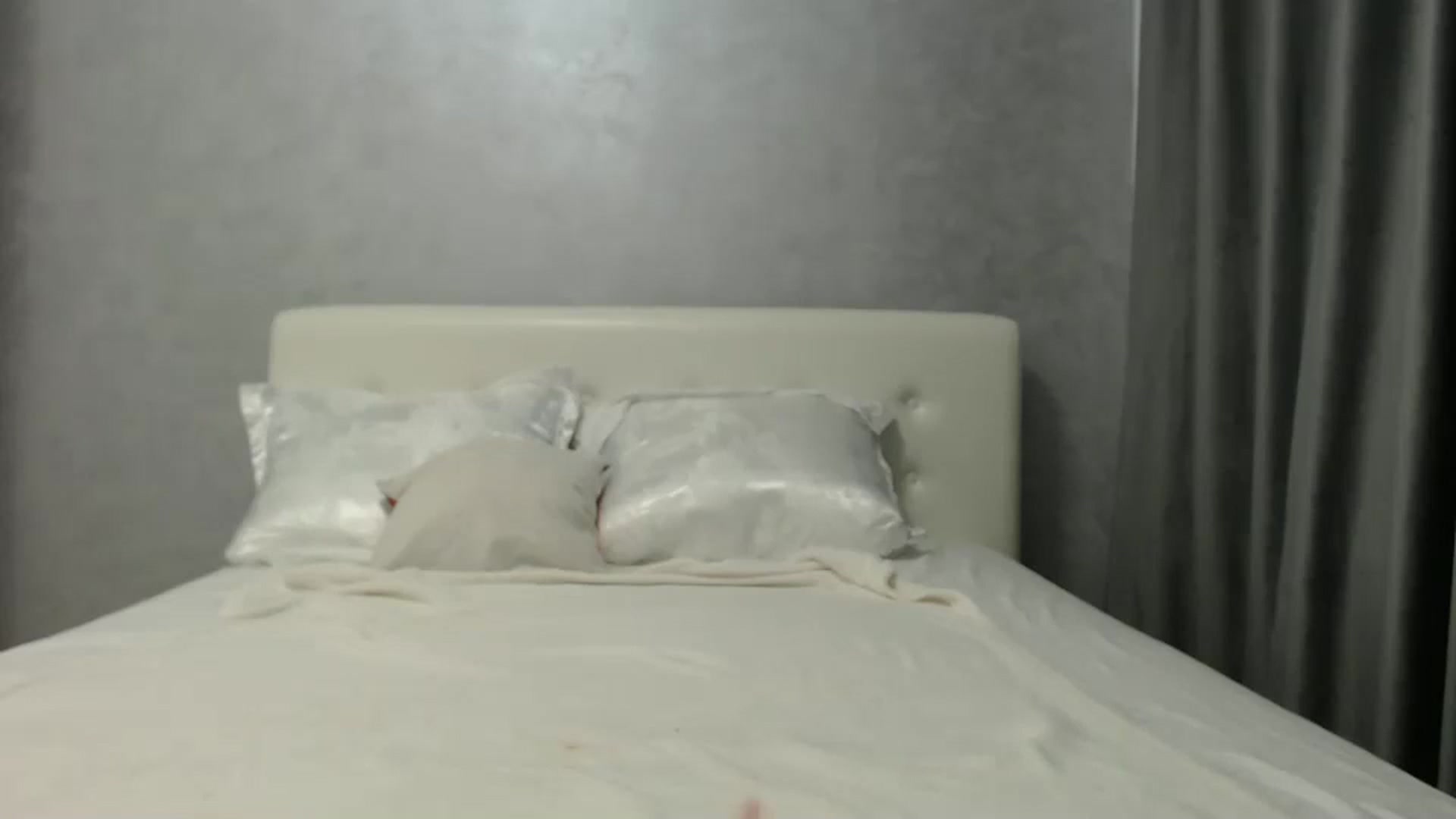 Gallery image thumbnail from Aahh_Emilia's myfreecams stream on, 07/30/2024, 17:00 image 17 of 20