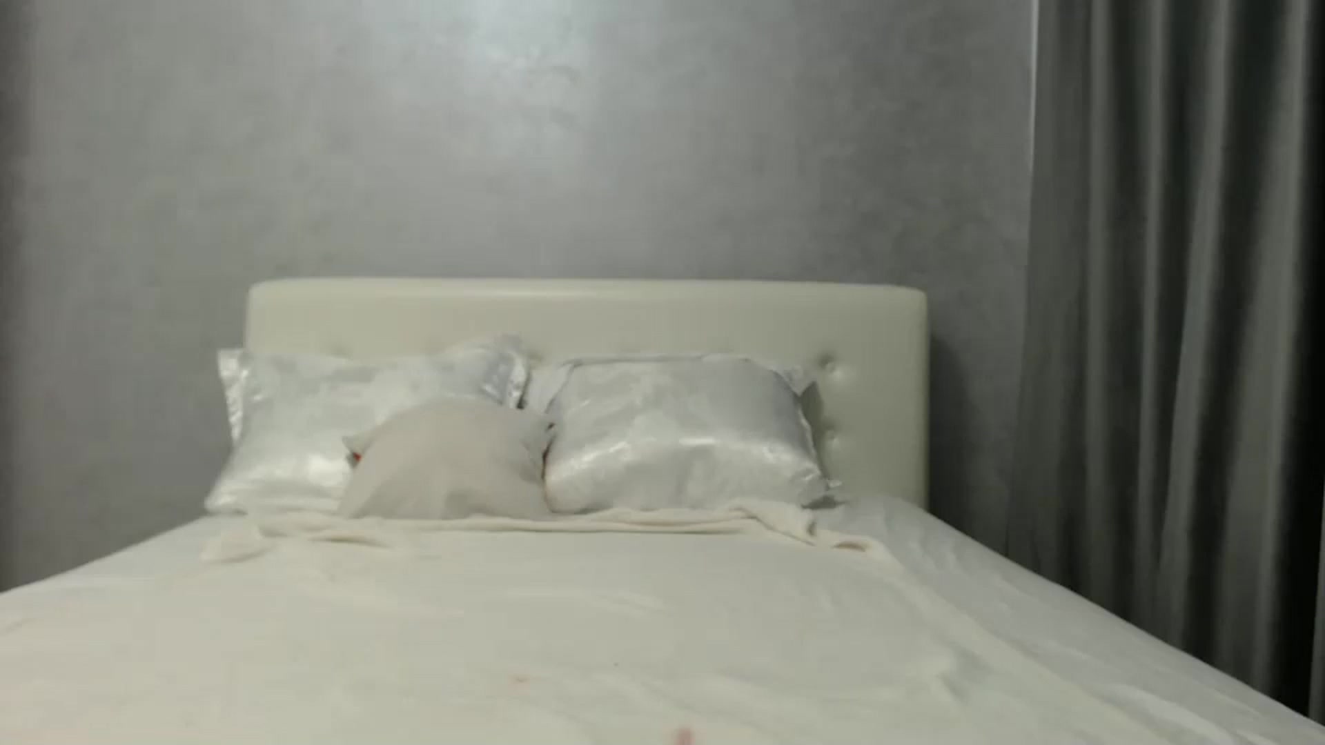 Gallery image thumbnail from Aahh_Emilia's myfreecams stream on, 07/30/2024, 17:00 image 13 of 20