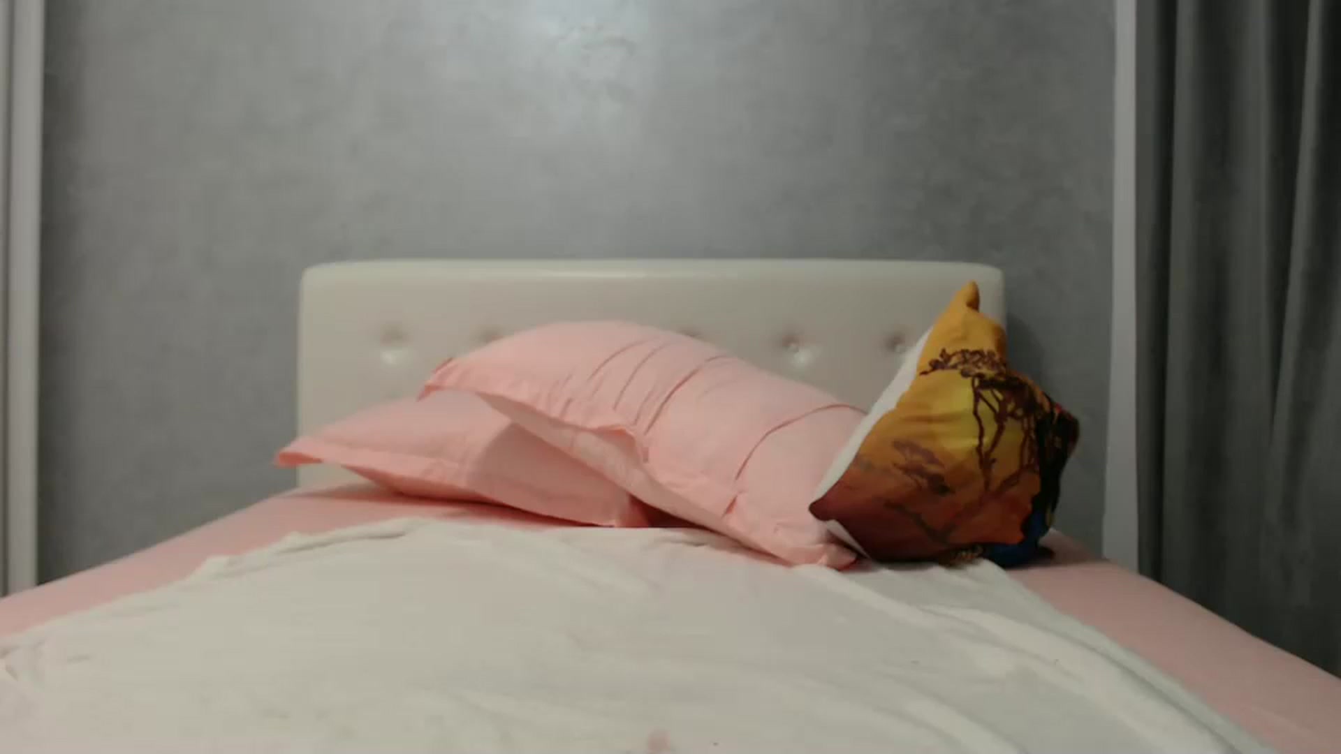 Gallery image thumbnail from Aahh_Emilia's myfreecams stream on, 08/03/2024, 19:06 image 10 of 20