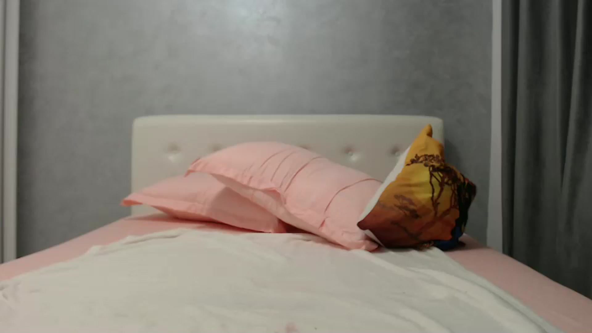 Gallery image thumbnail from Aahh_Emilia's myfreecams stream on, 08/03/2024, 19:06 image 9 of 20