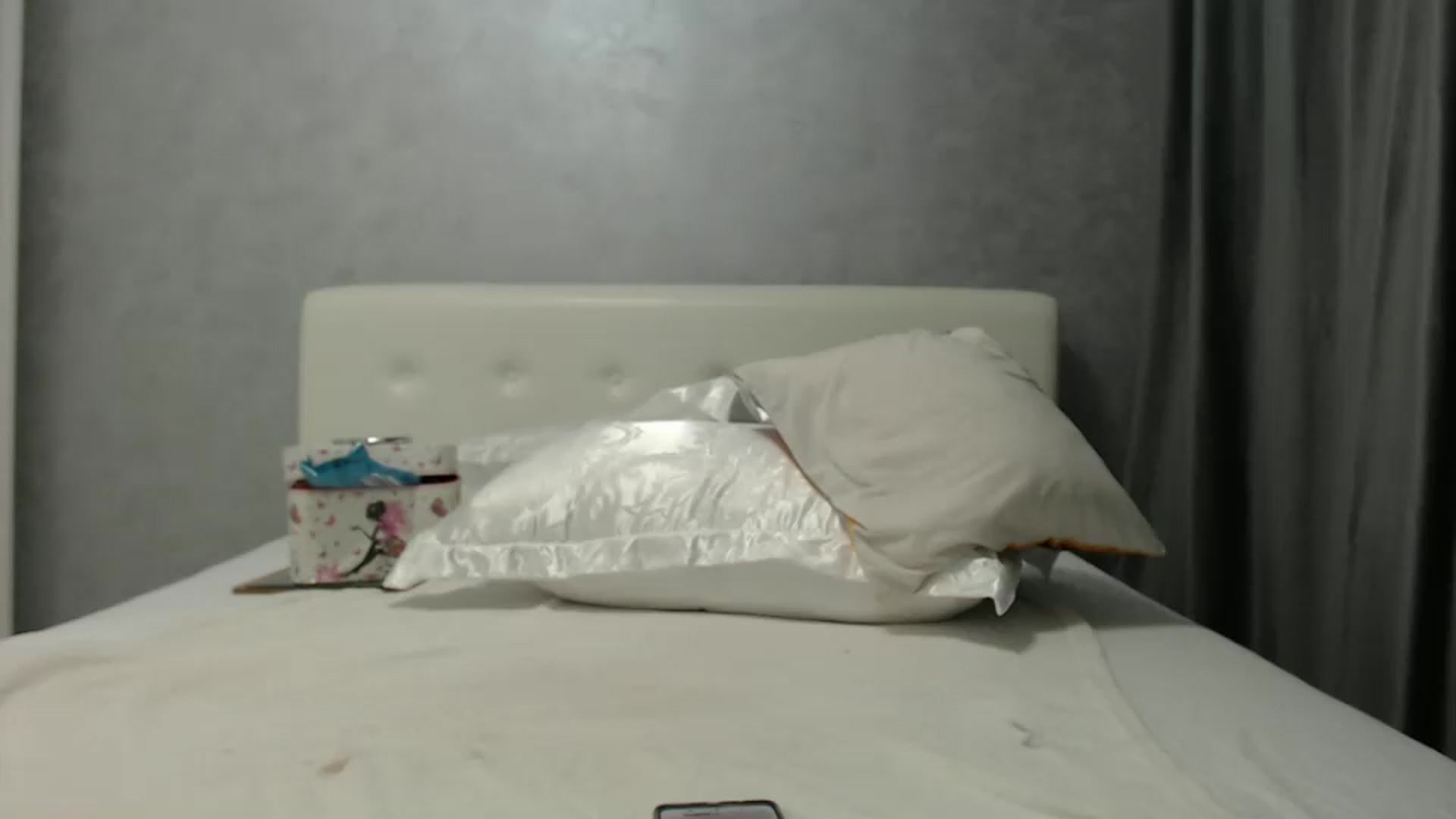 Gallery image thumbnail from Aahh_Emilia's myfreecams stream on, 08/23/2024, 18:32 image 15 of 20