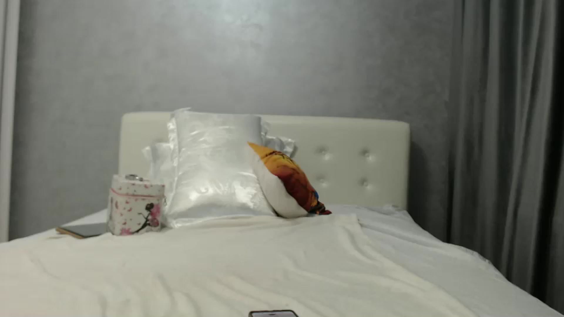 Gallery image thumbnail from Aahh_Emilia's myfreecams stream on, 08/25/2024, 18:10 image 17 of 20