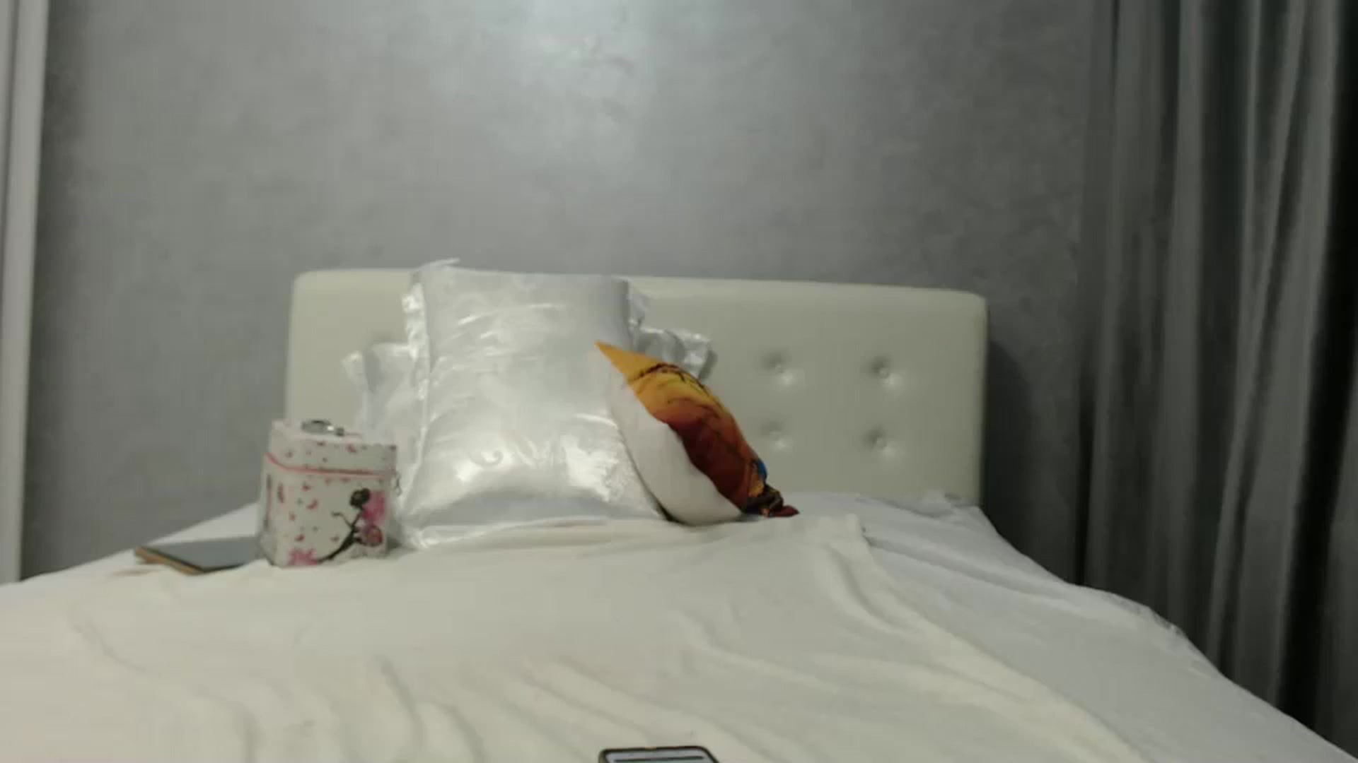 Gallery image thumbnail from Aahh_Emilia's myfreecams stream on, 08/25/2024, 18:10 image 14 of 20