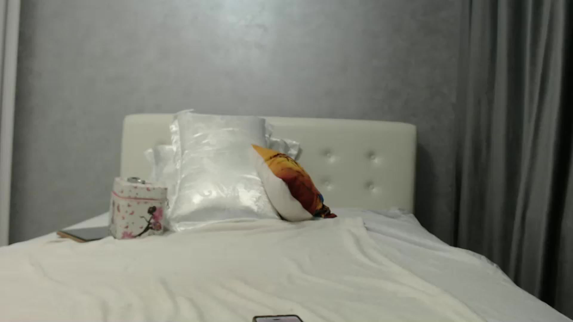 Gallery image thumbnail from Aahh_Emilia's myfreecams stream on, 08/25/2024, 18:10 image 16 of 20