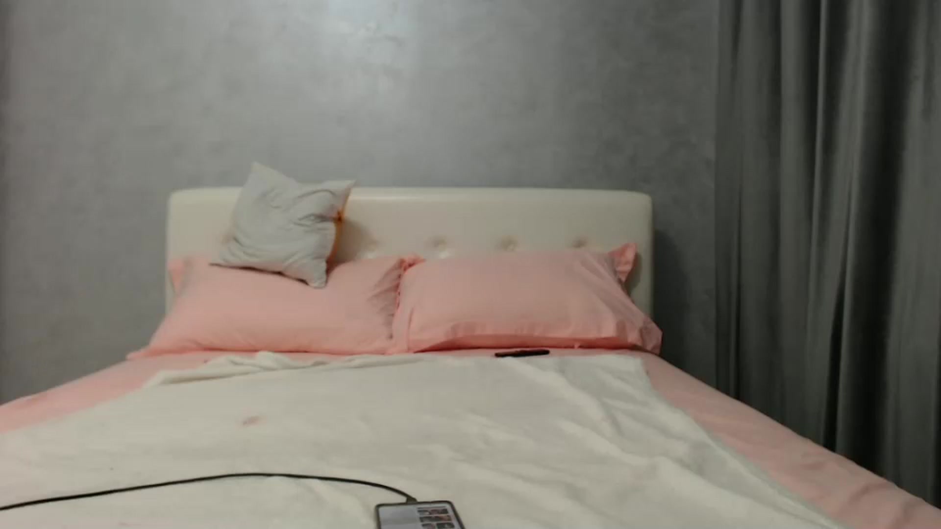 Gallery image thumbnail from Aahh_Emilia's myfreecams stream on, 09/13/2024, 16:45 image 11 of 20