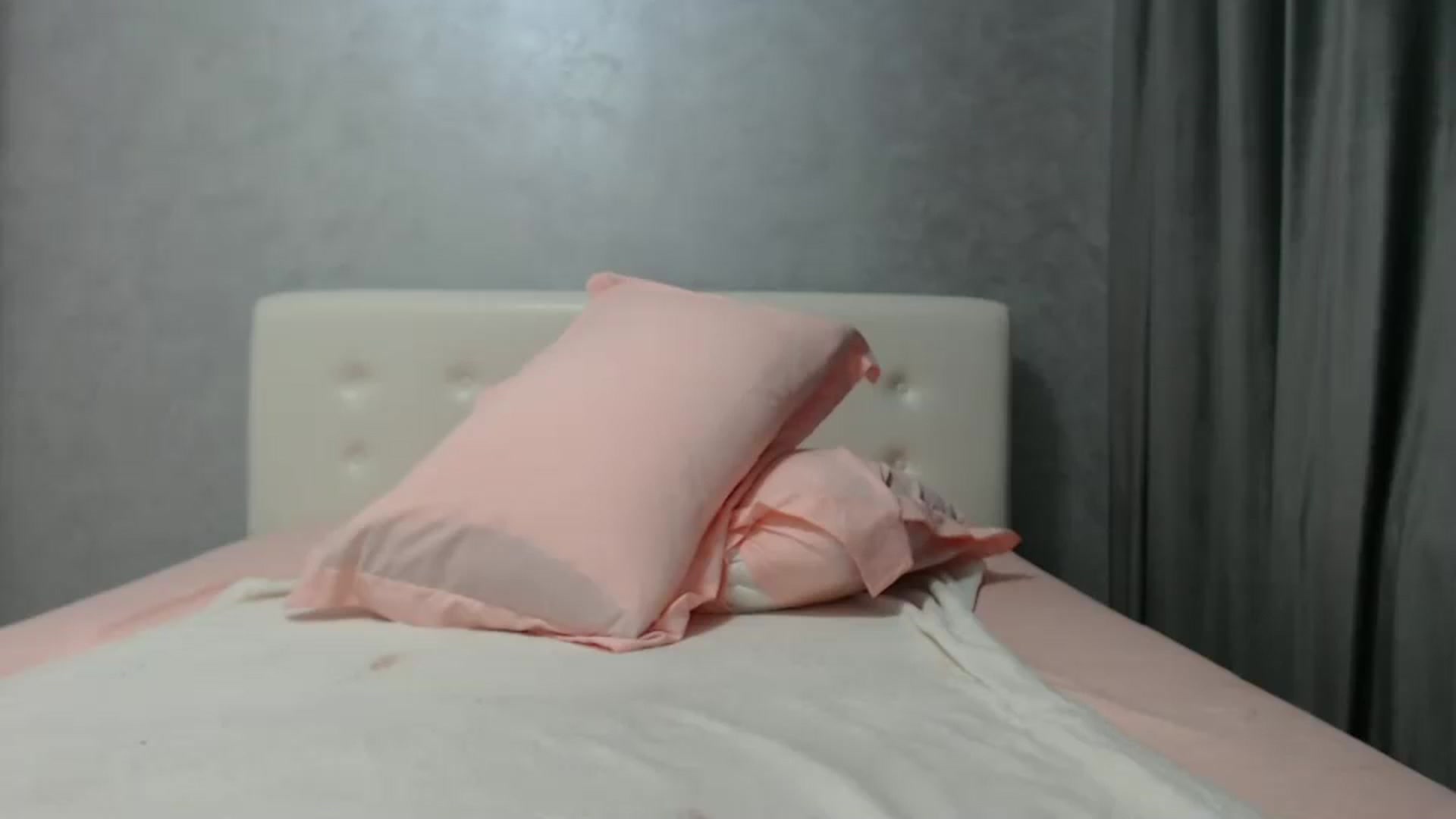 Gallery image thumbnail from Aahh_Emilia's myfreecams stream on, 09/13/2024, 18:42 image 14 of 20