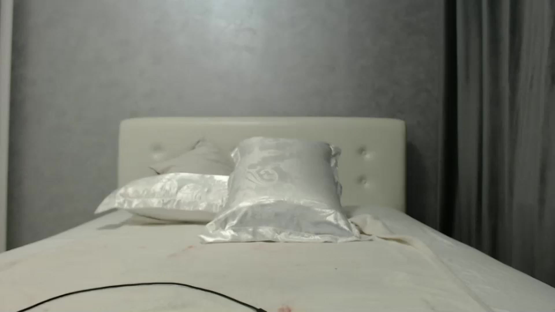 Gallery image thumbnail from Aahh_Emilia's myfreecams stream on, 09/17/2024, 17:51 image 17 of 20