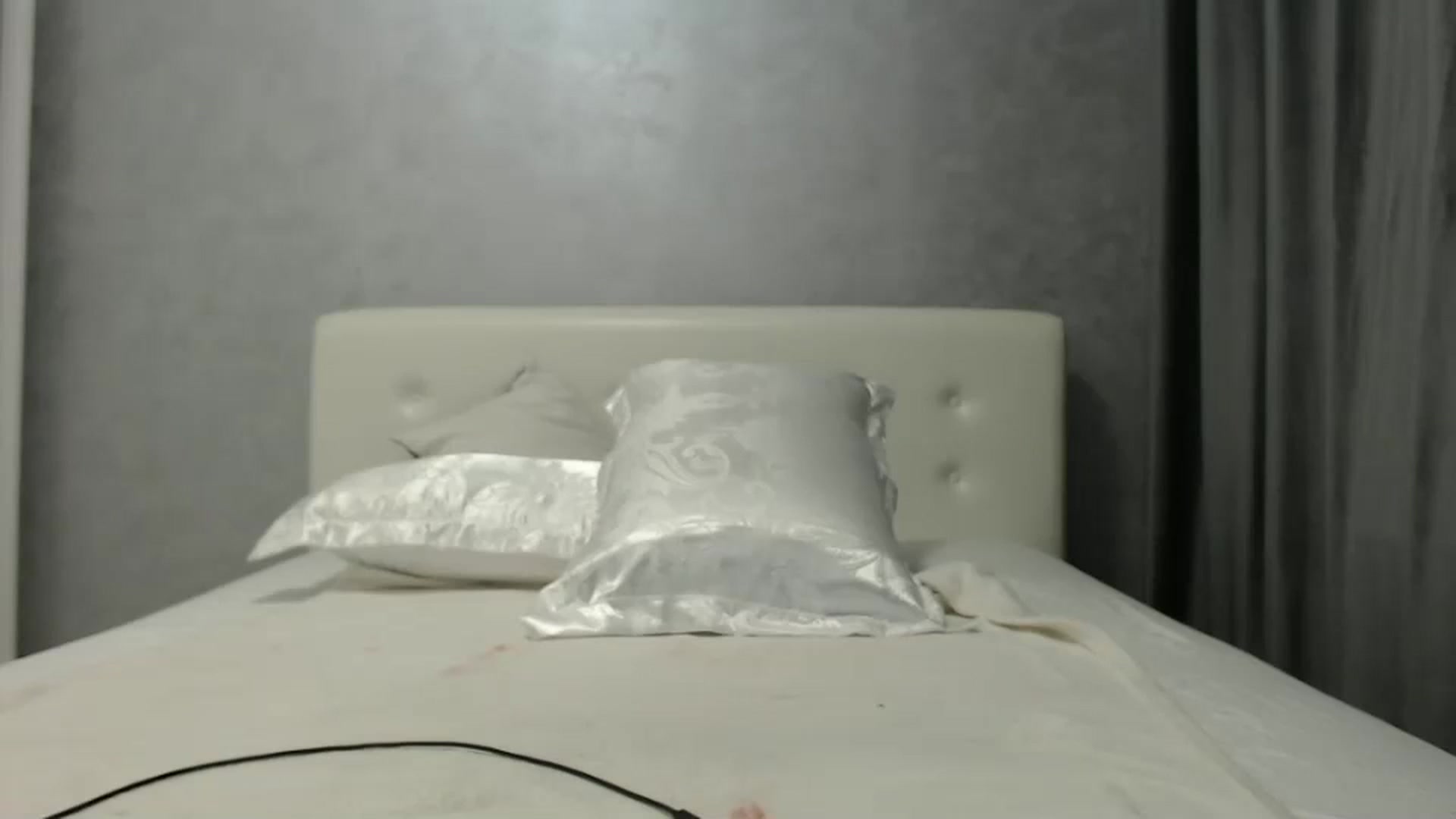 Gallery image thumbnail from Aahh_Emilia's myfreecams stream on, 09/17/2024, 17:51 image 15 of 20