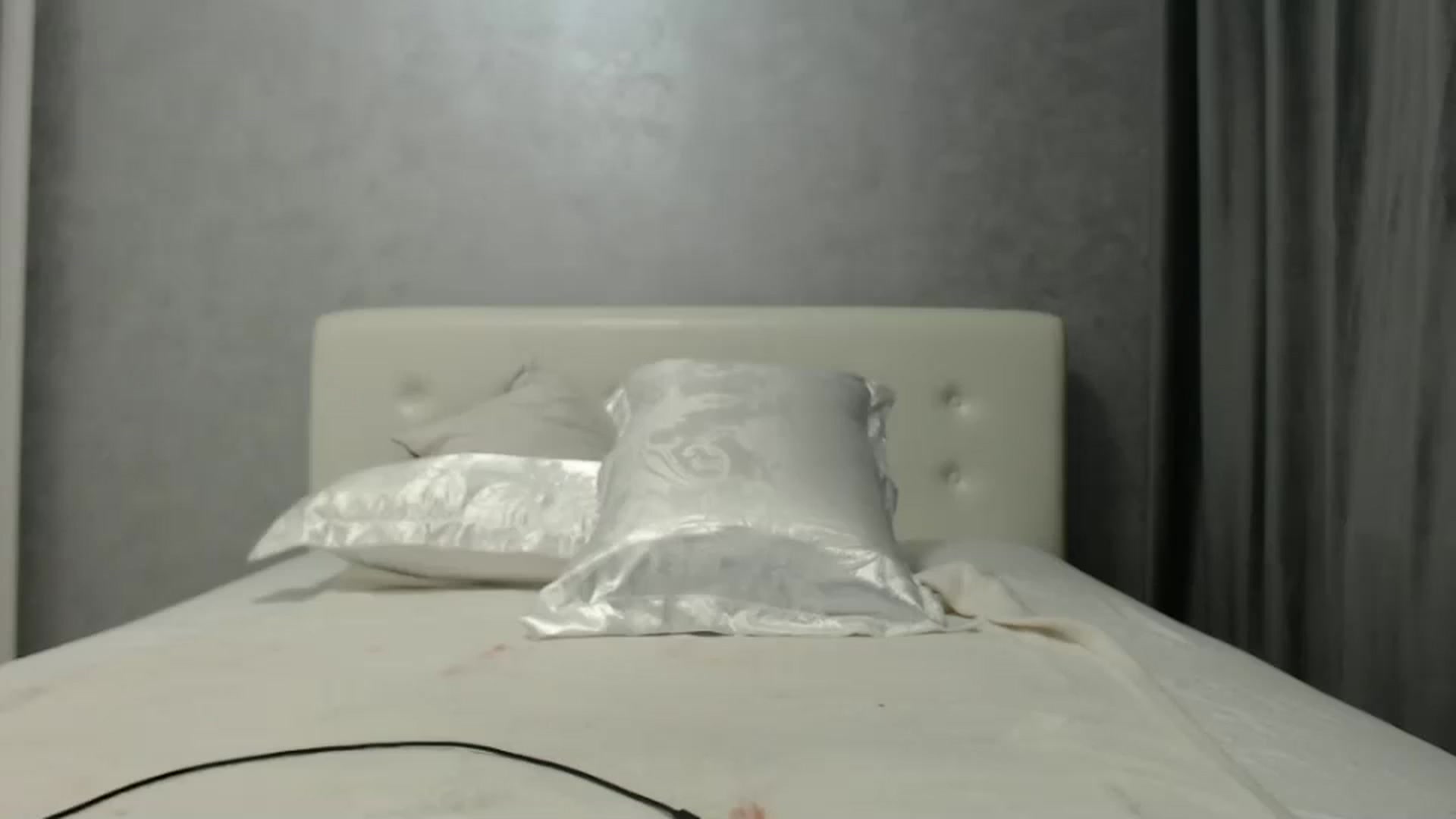 Gallery image thumbnail from Aahh_Emilia's myfreecams stream on, 09/17/2024, 17:51 image 16 of 20