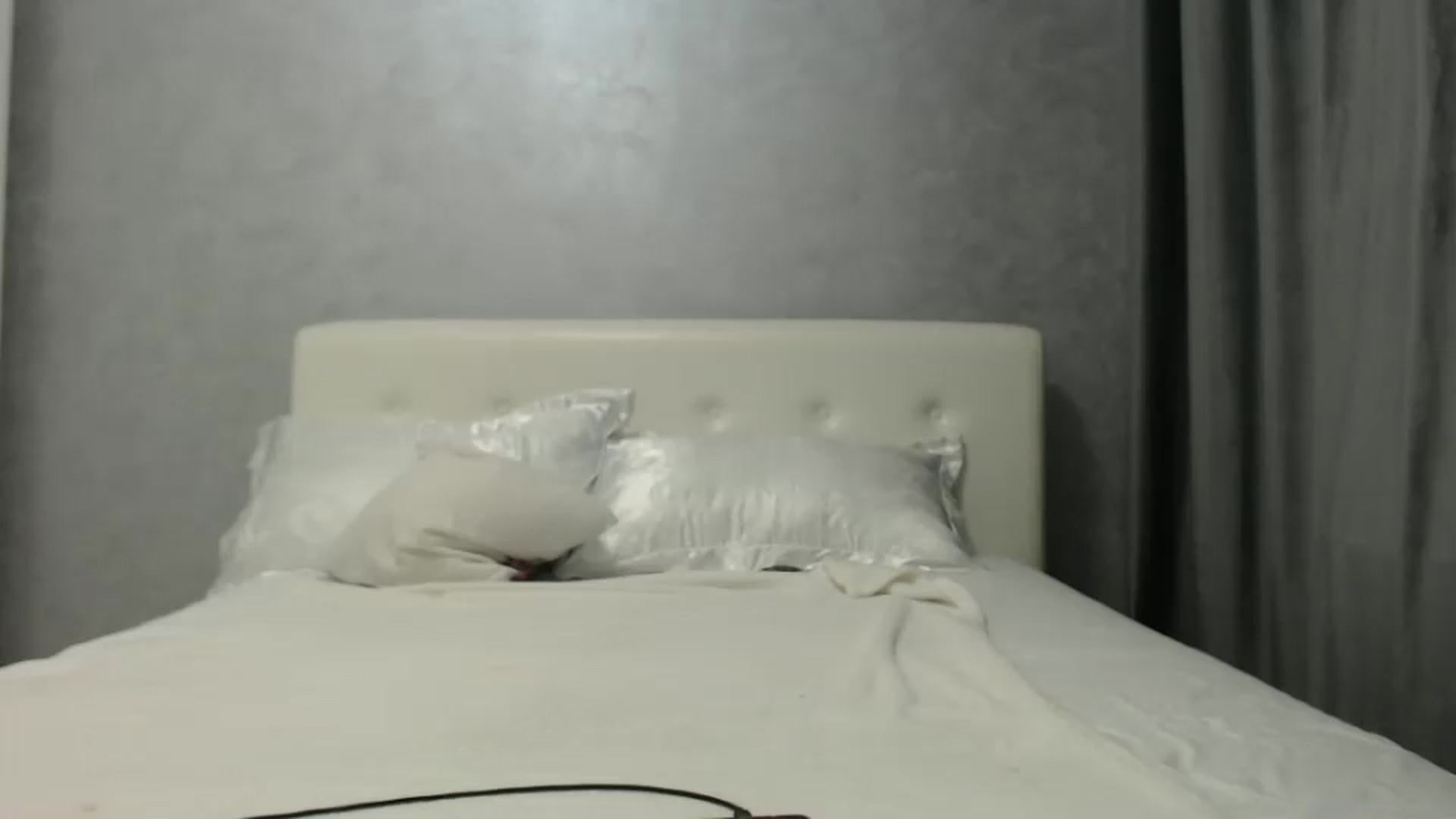 Gallery image thumbnail from Aahh_Emilia's myfreecams stream on, 09/22/2024, 16:43 image 14 of 20