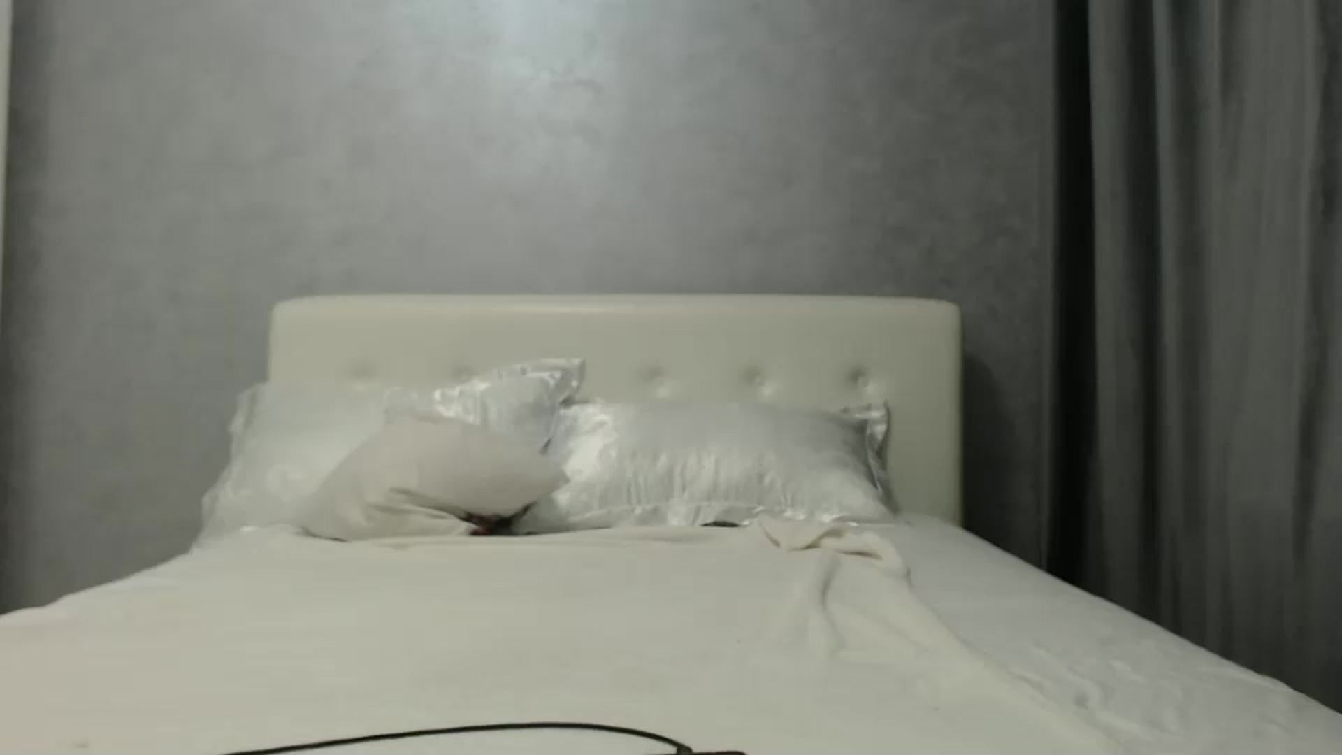 Gallery image thumbnail from Aahh_Emilia's myfreecams stream on, 09/22/2024, 16:43 image 17 of 20