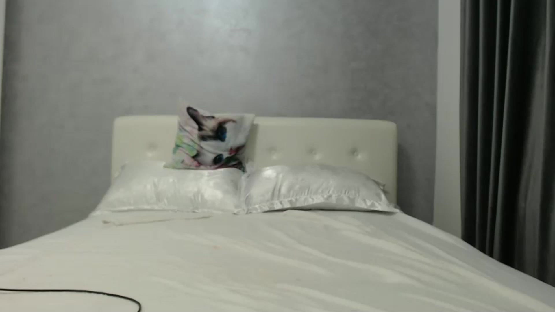 Gallery image thumbnail from Aahh_Emilia's myfreecams stream on, 09/24/2024, 17:22 image 15 of 20