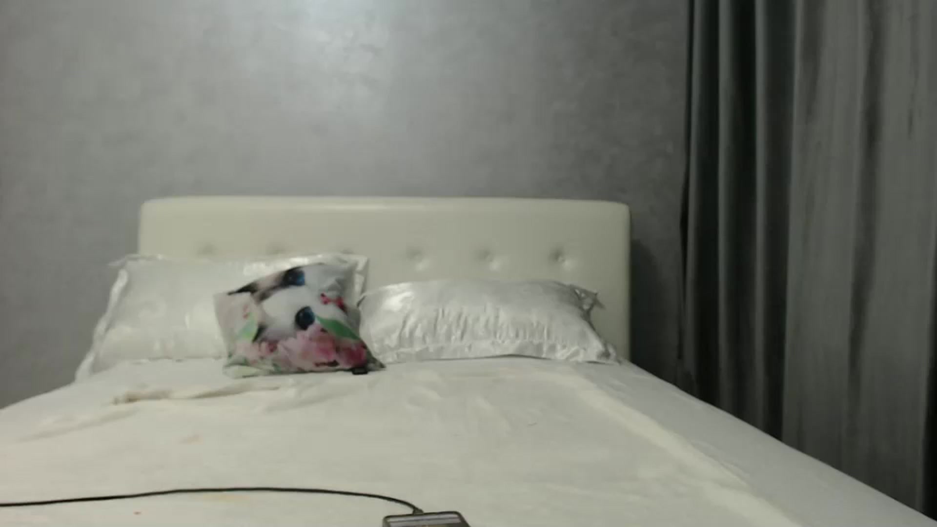 Gallery image thumbnail from Aahh_Emilia's myfreecams stream on, 09/25/2024, 16:18 image 12 of 20